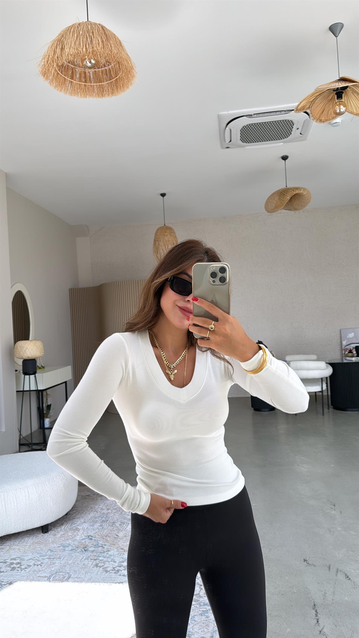 Ekru V Yaka İthal Kumaş Body