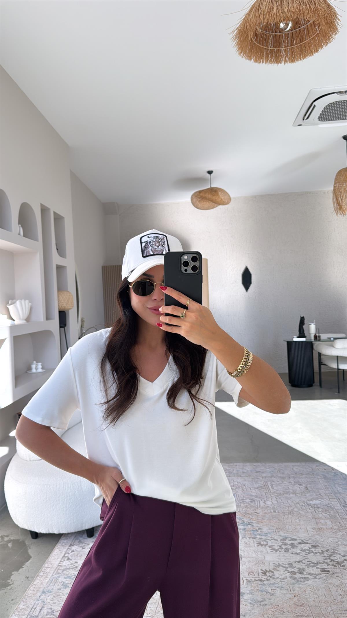 Ekru V Yaka İthal Kumaş Kısa Kol Basic Tshirt