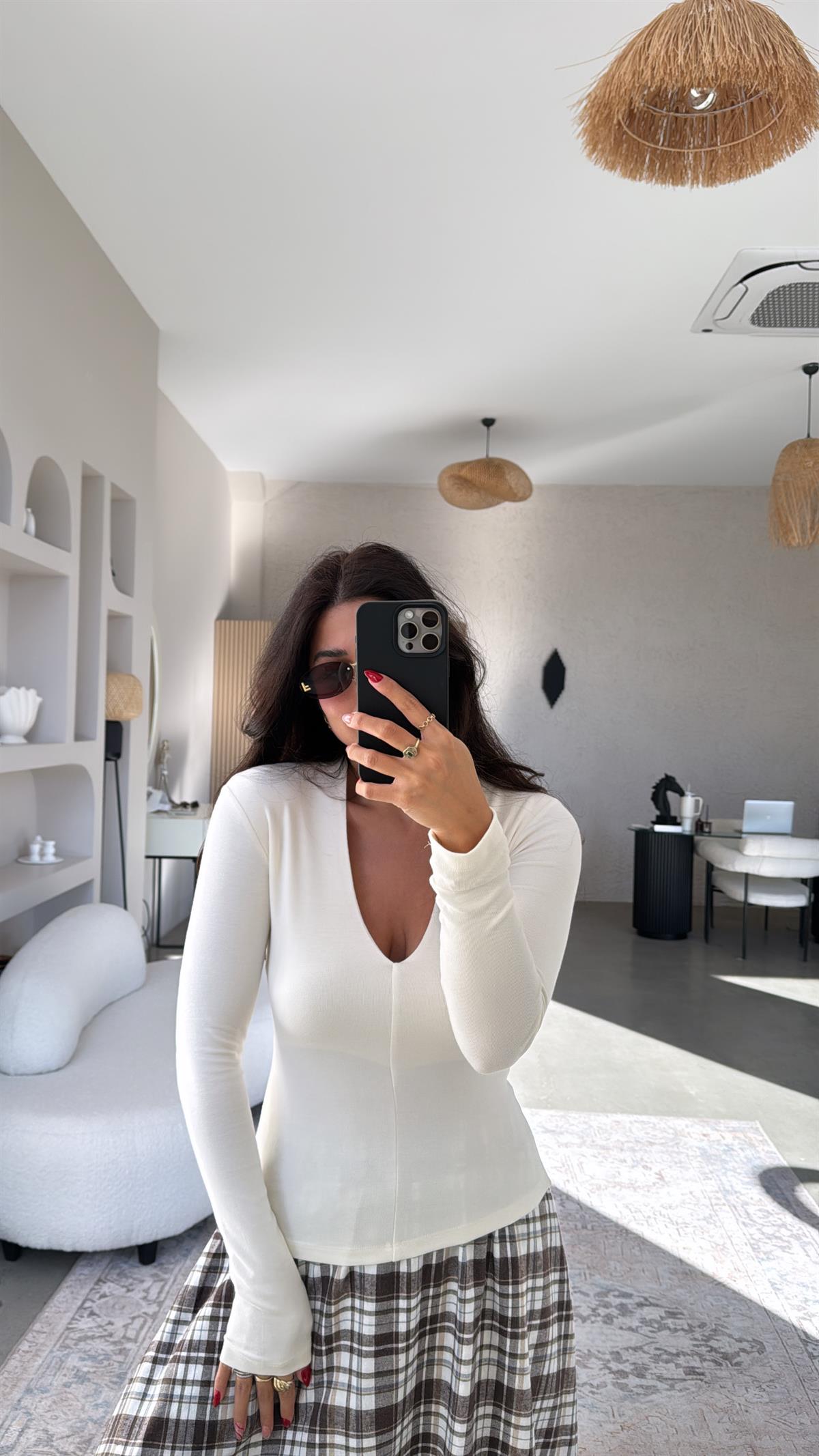 Ekru V Yaka Yarım Astarlı İthal Kumaş Bluz