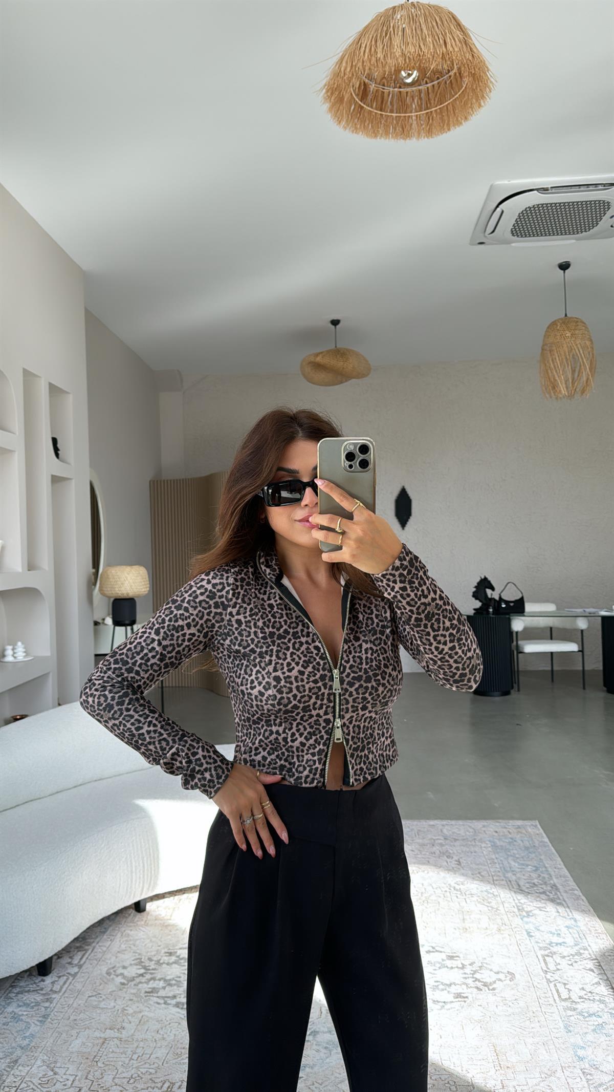 Fermuar Detaylı Leopar Bluz