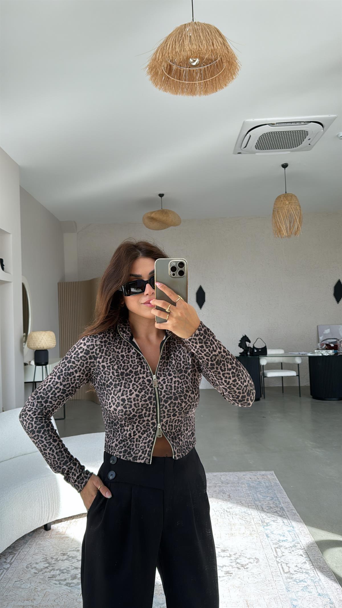Fermuar Detaylı Leopar Bluz