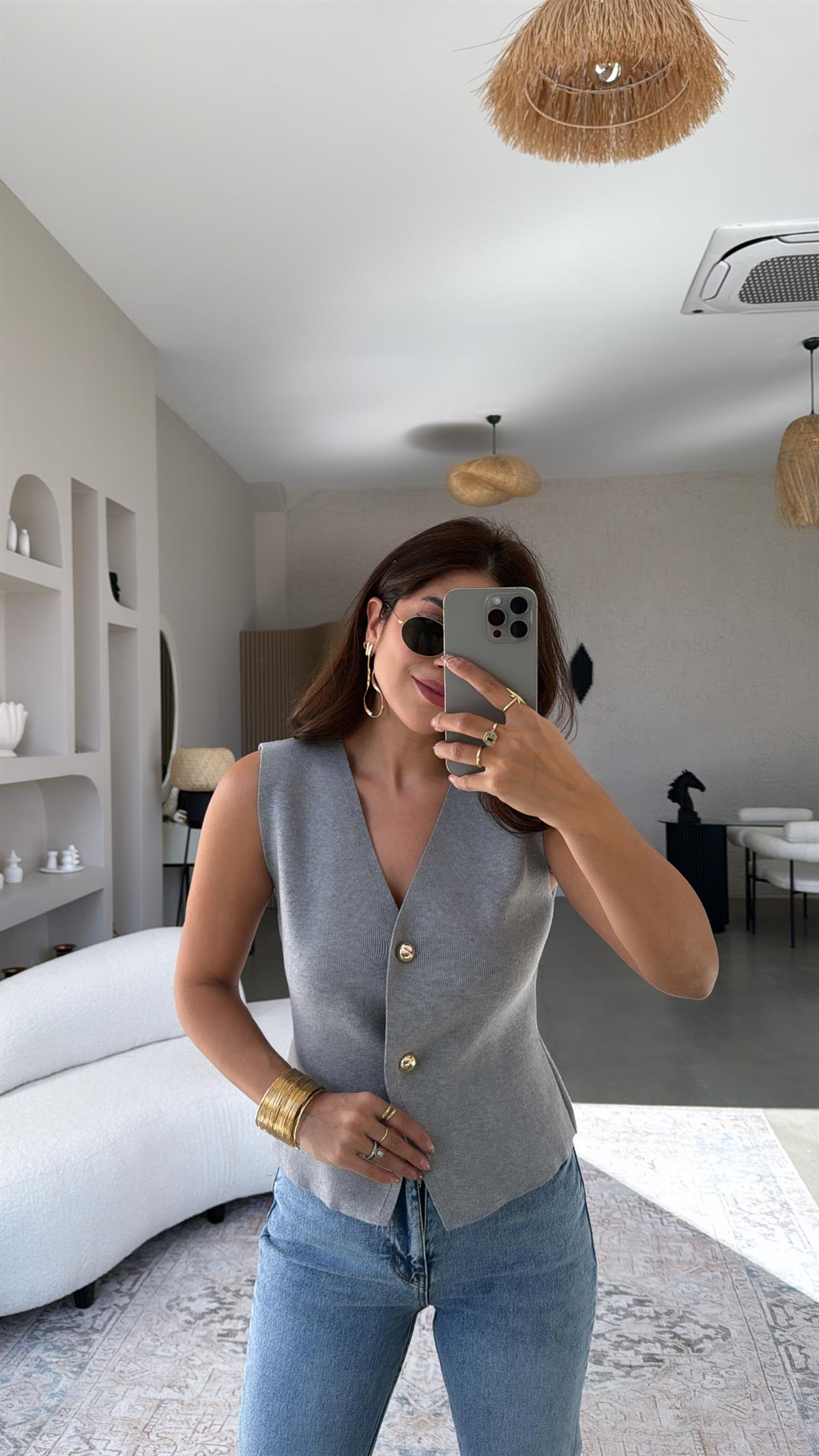 Gri Büyük Düğmeli Triko Yelek