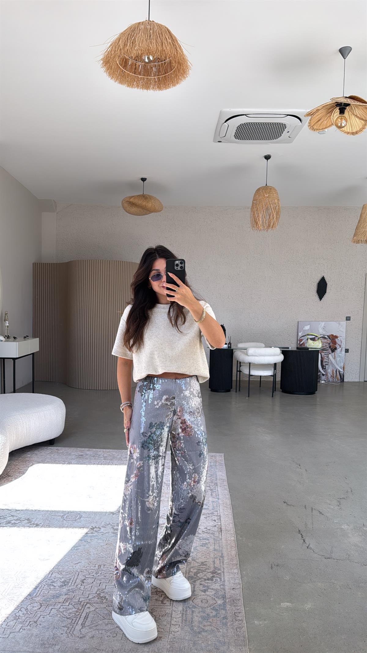 Gri Çiçek Baskılı Payet Pantolon