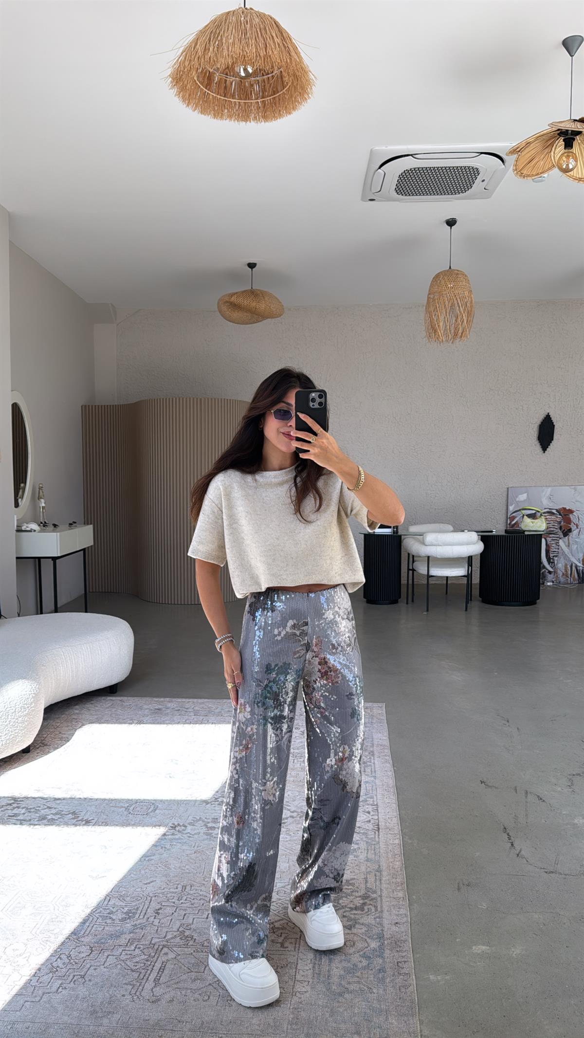 Gri Çiçek Baskılı Payet Pantolon