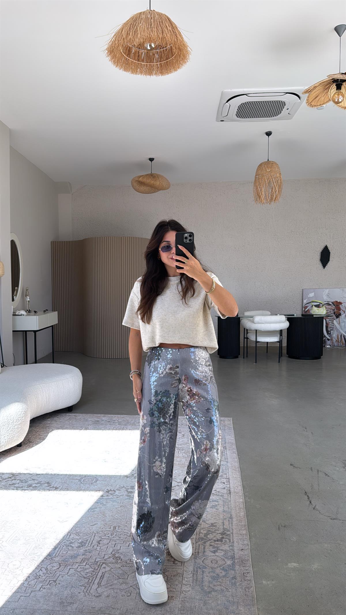 Gri Çiçek Baskılı Payet Pantolon