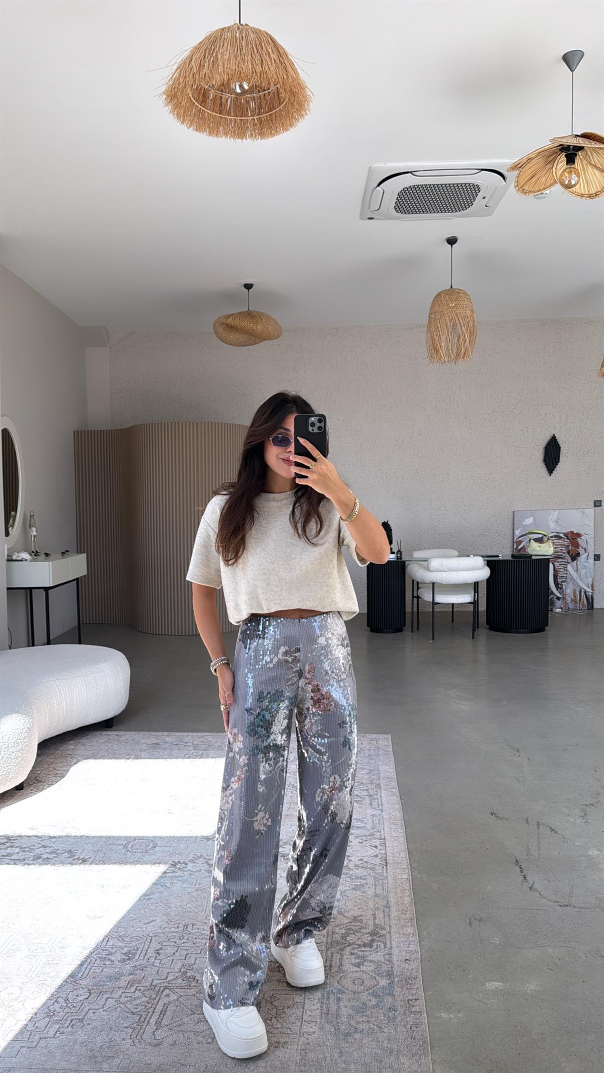 Gri Çiçek Baskılı Payet Pantolon