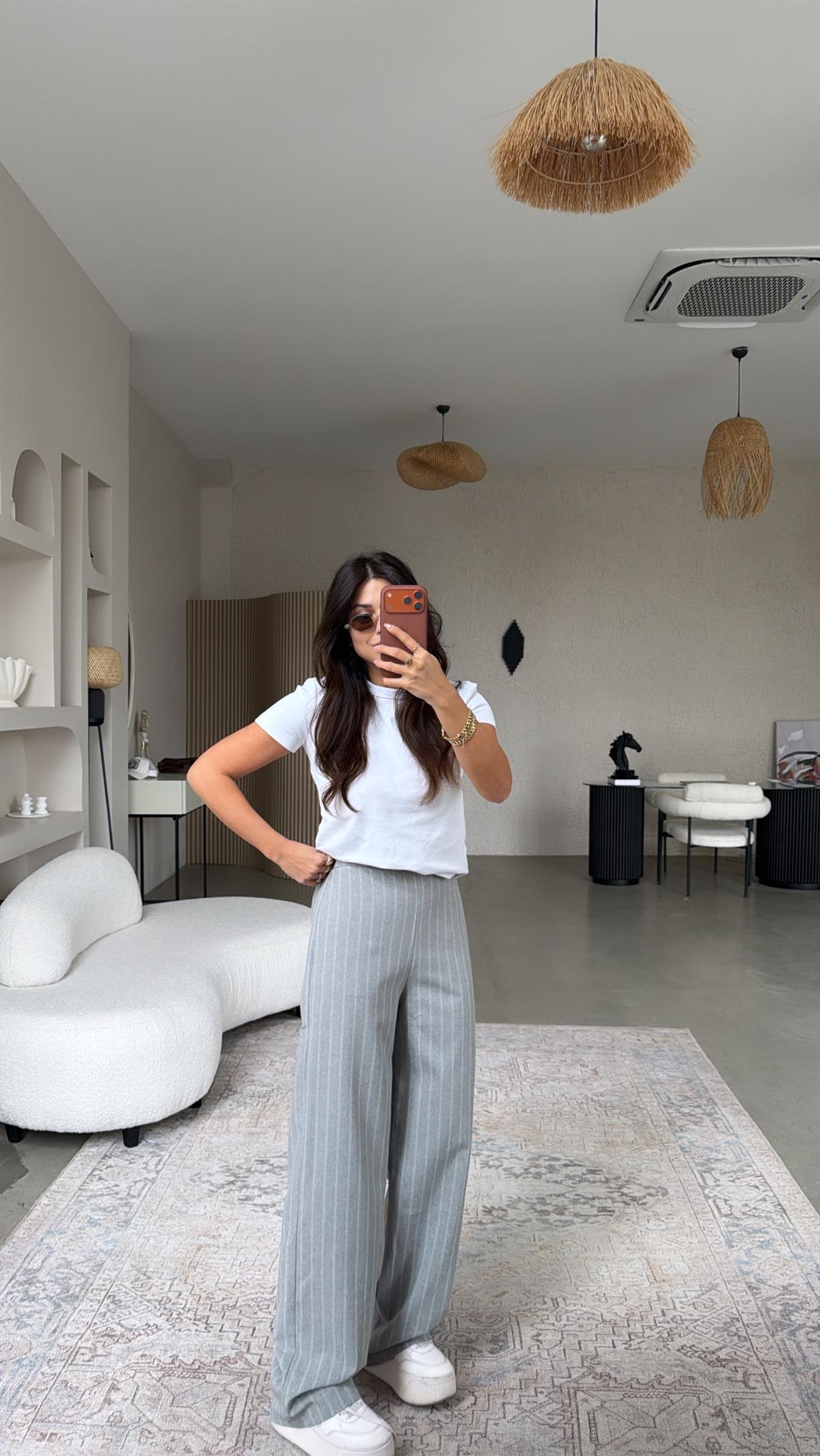 Gri Çizgili Bol Paça Arkası Lastikli Kumaş Pantolon