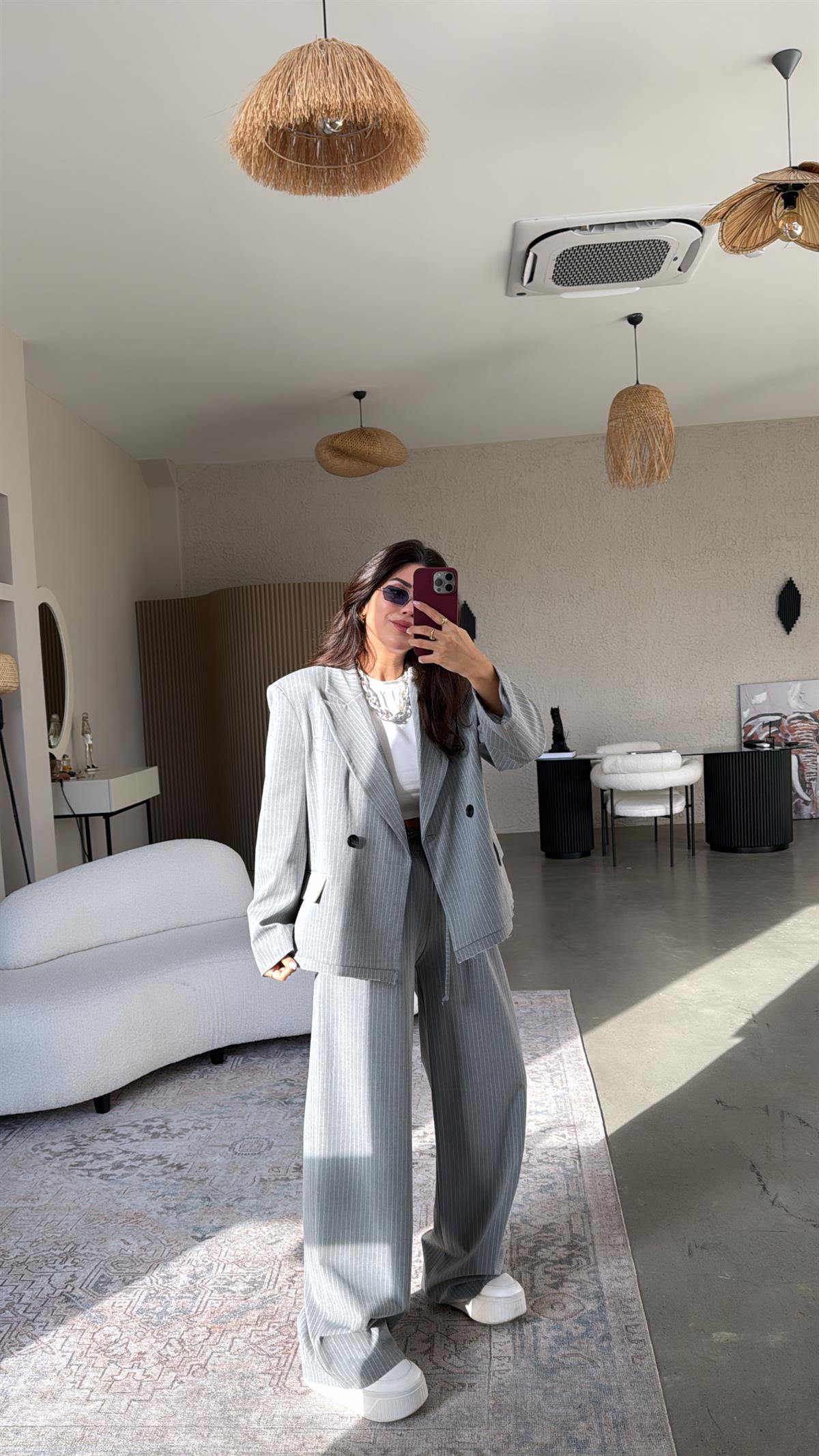 Gri Çizgili Premium Ceketli Takım