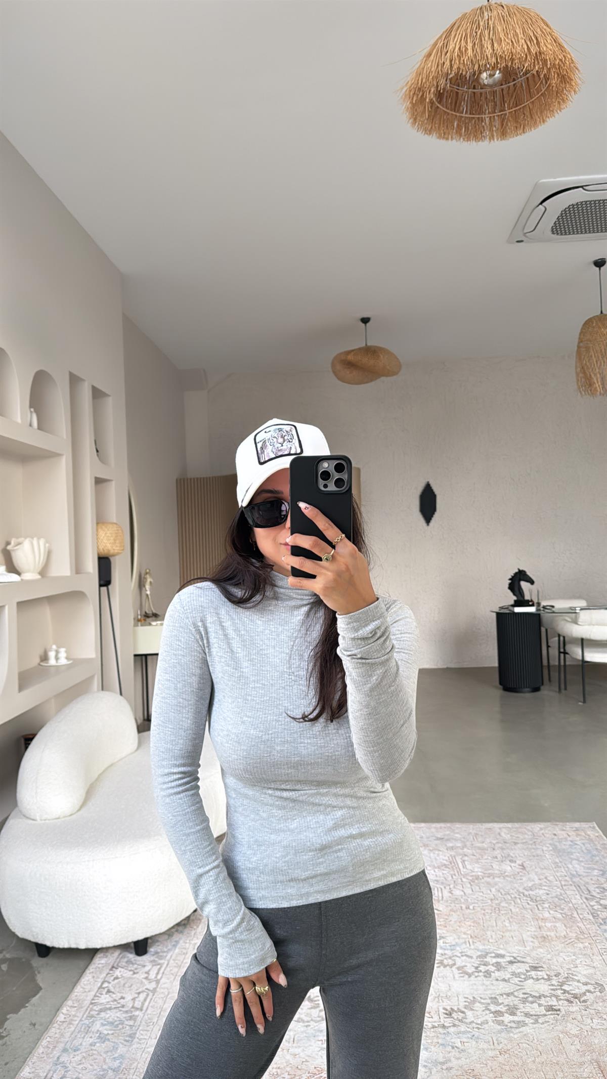 Gri Dik Yaka Kaşkorse Bluz