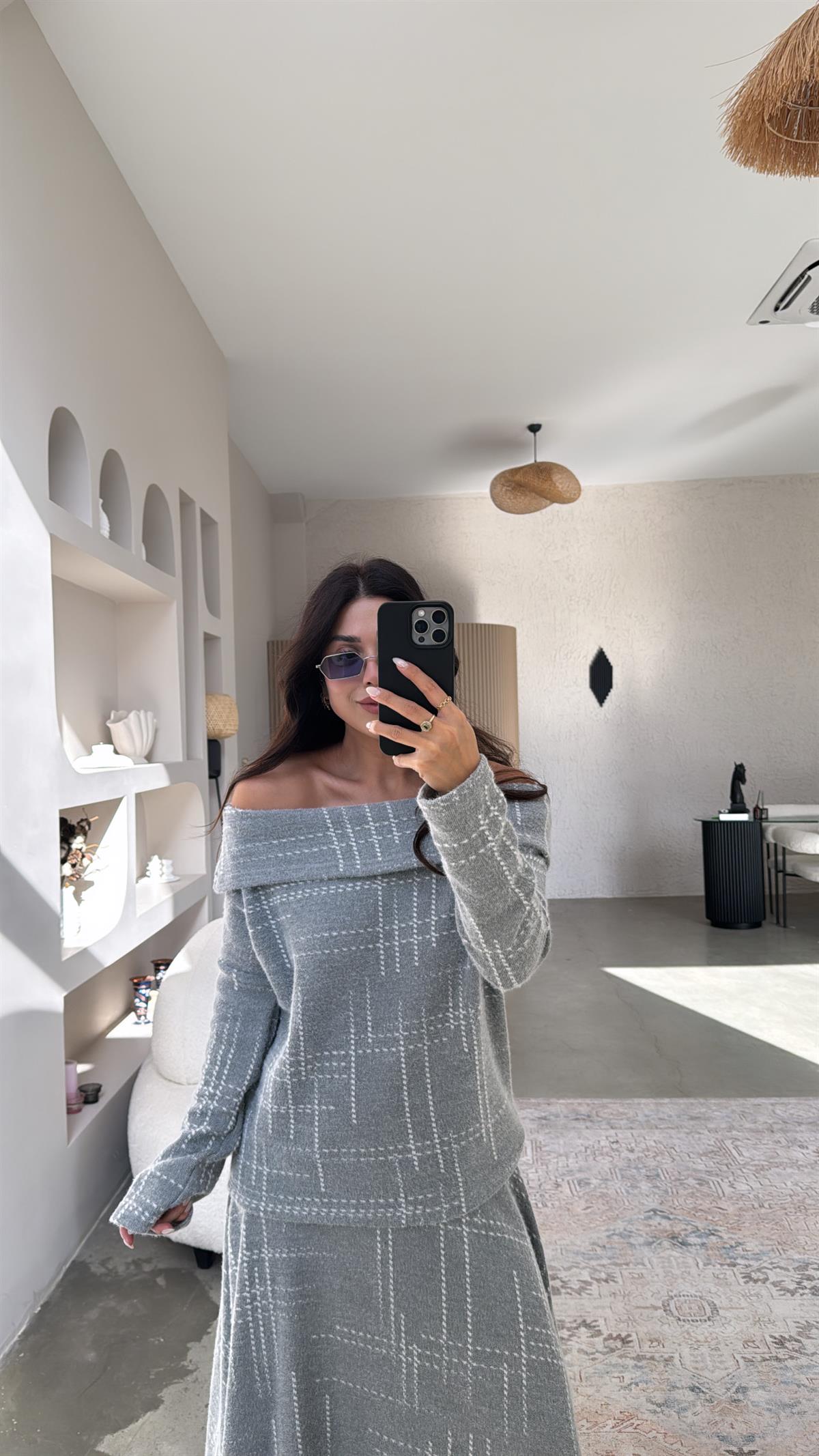 Gri Dikey Çizgili Desenli Madonna Yumoş Etekli Takım