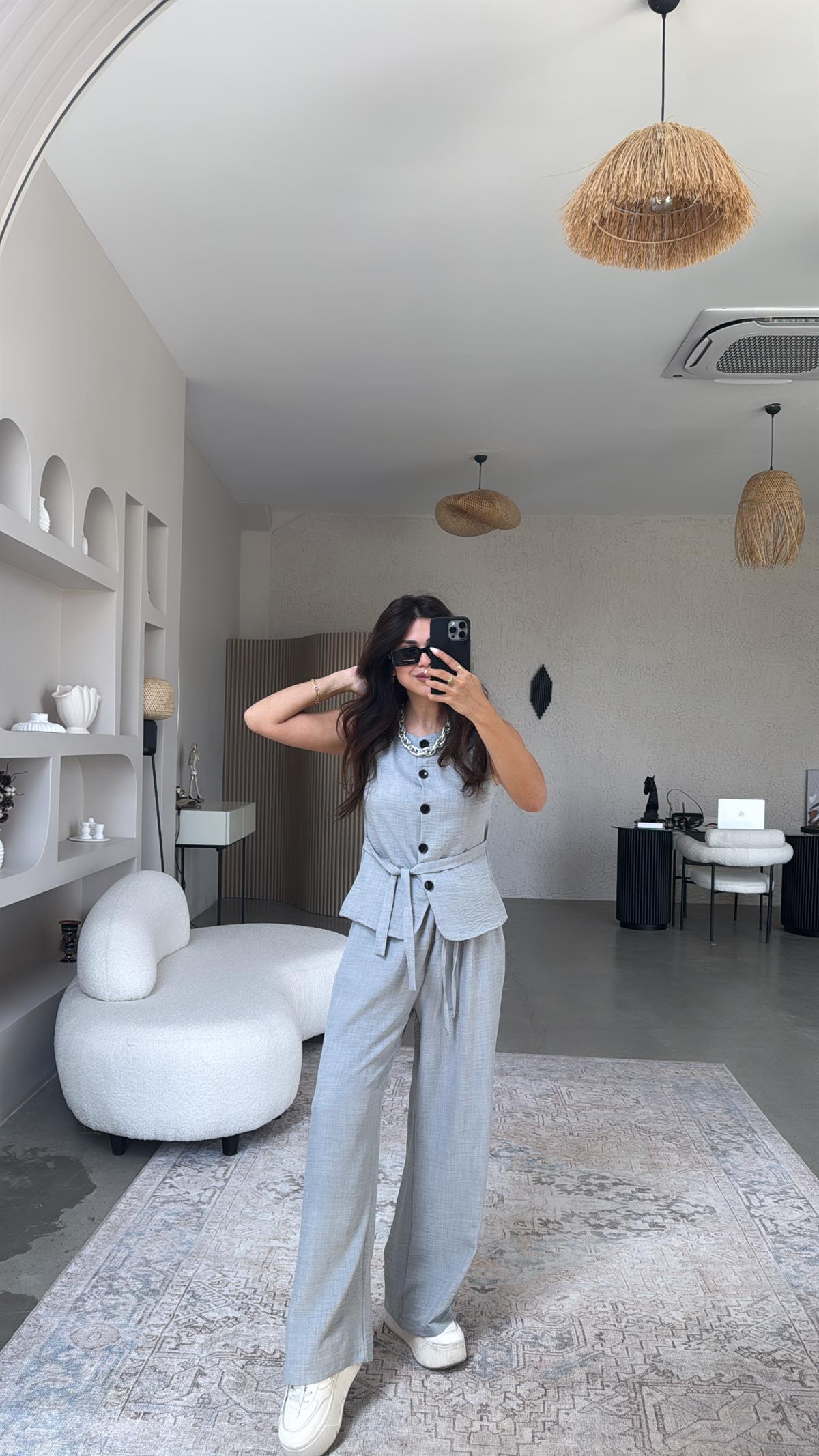 Gri Düğmeli Yelekli Takım