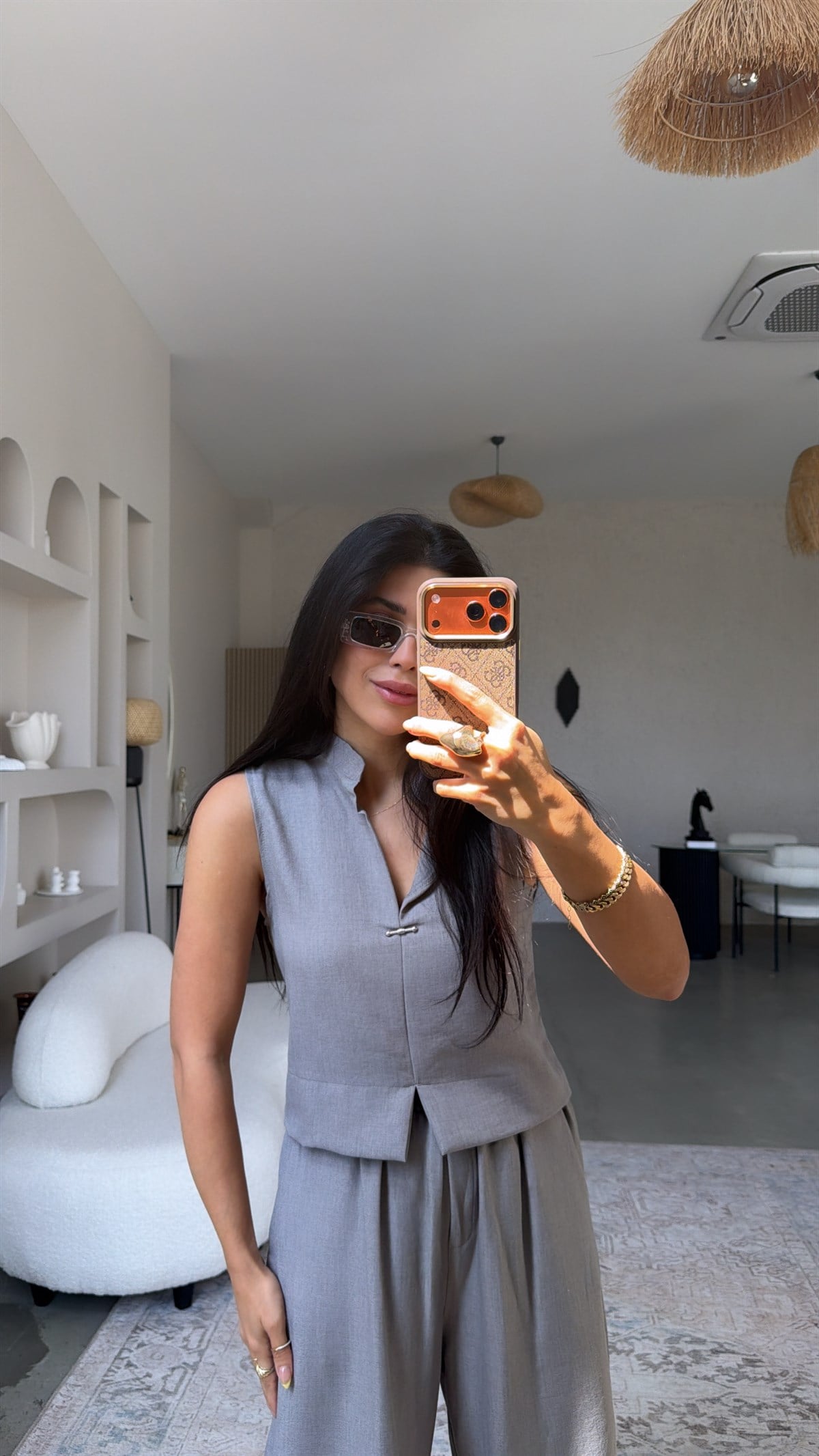 Gri Gümüş Aksesuarlı Pantolon Bluz Takım