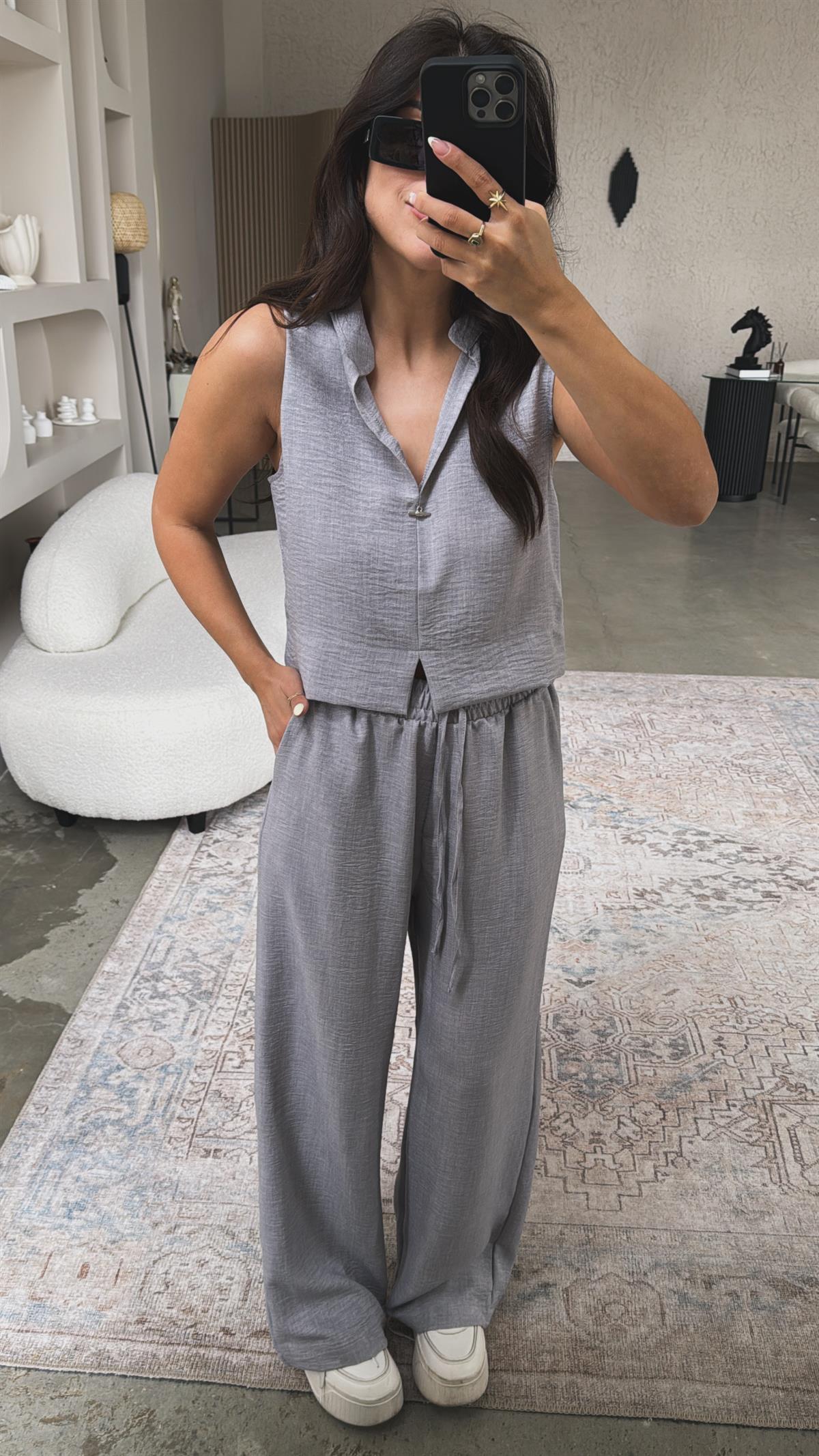 Gri Gümüş Aksesuarlı Pantolon Bluz Takım