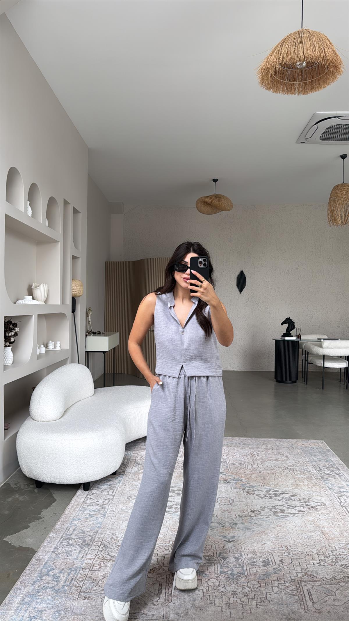 Gri Gümüş Aksesuarlı Pantolon Bluz Takım