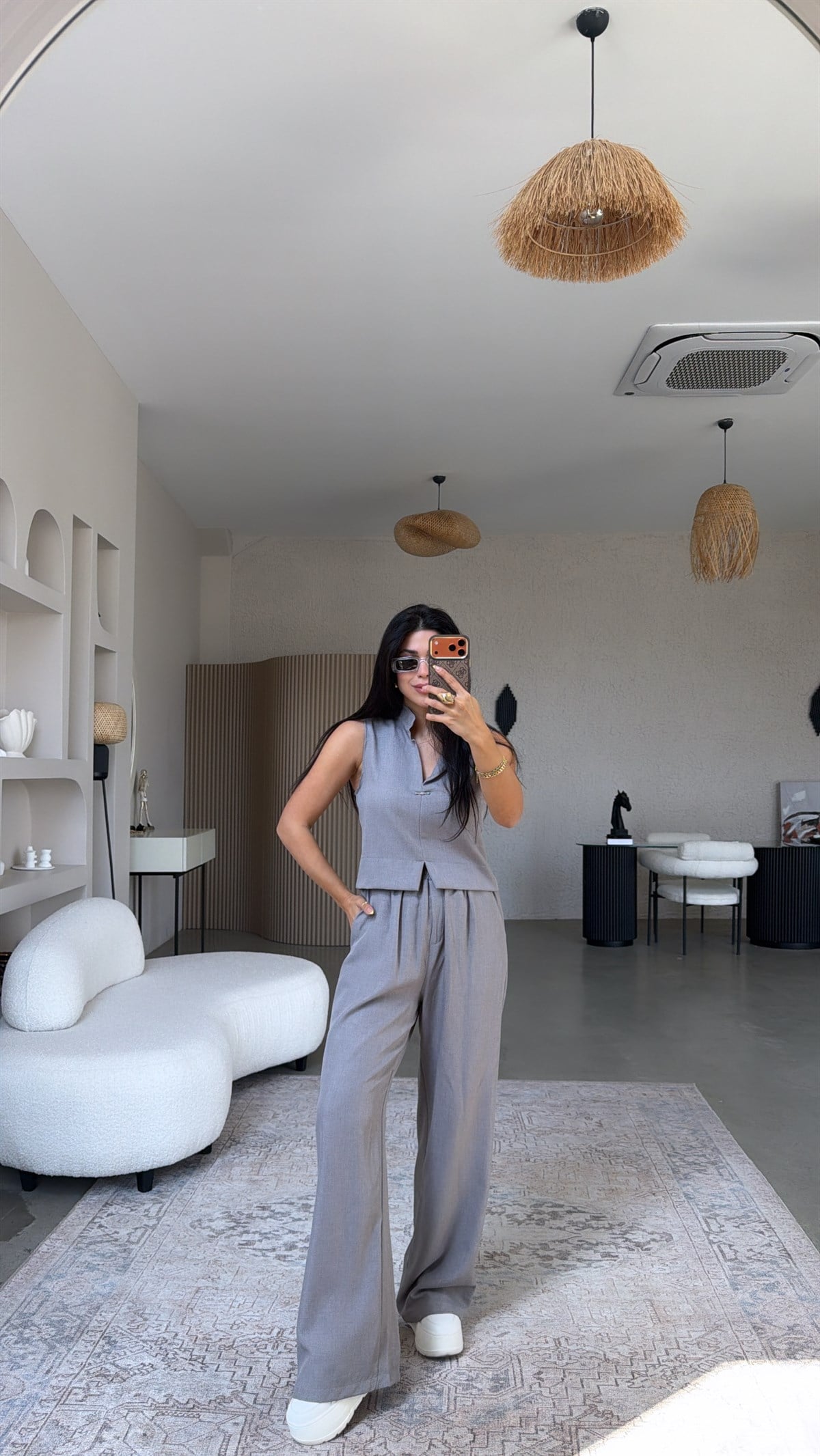 Gri Gümüş Aksesuarlı Pantolon Bluz Takım