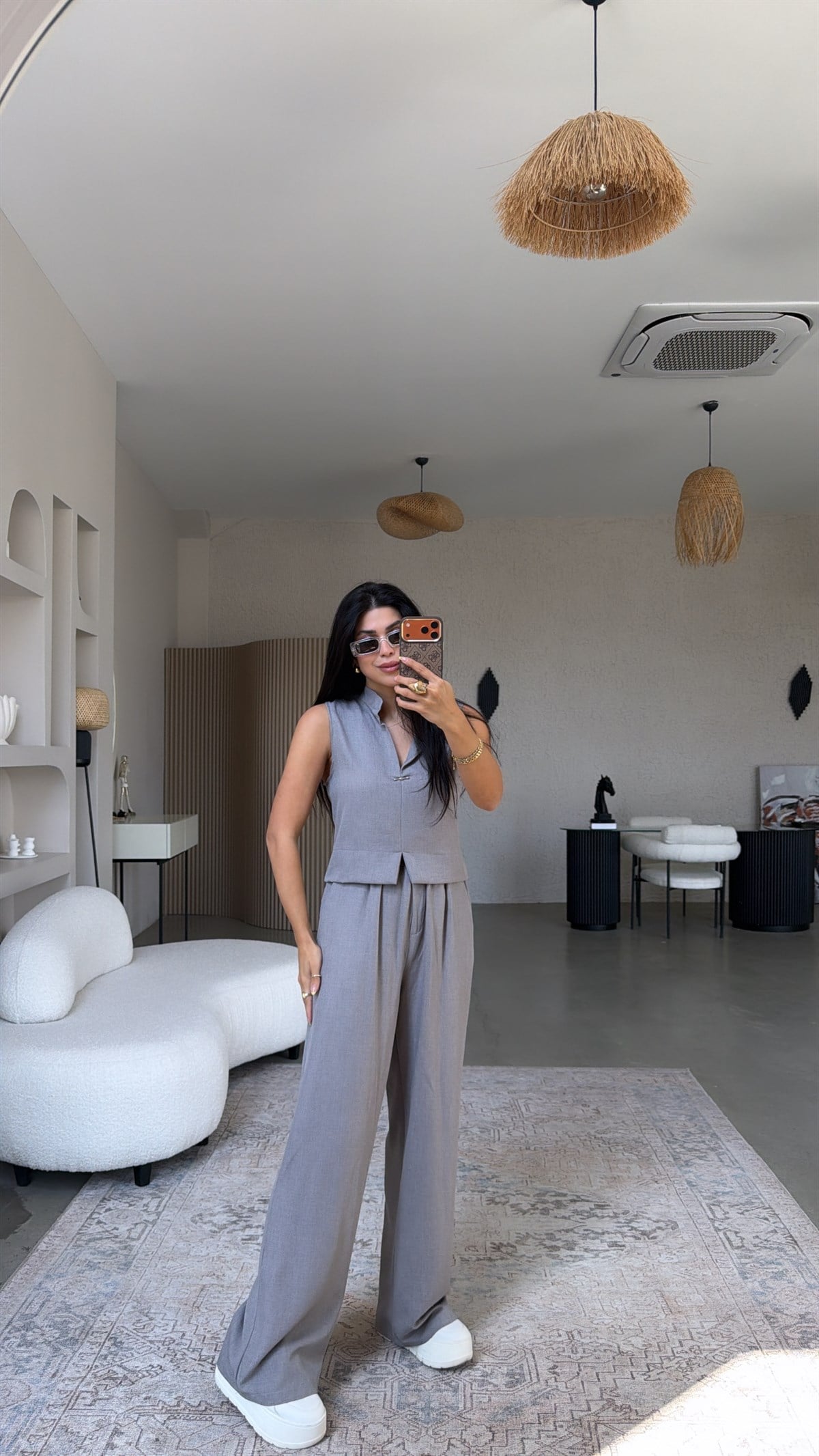 Gri Gümüş Aksesuarlı Pantolon Bluz Takım