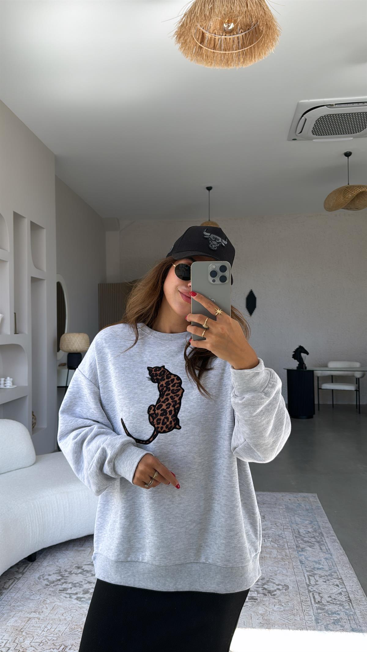 Gri Kaplan Nakışlı İki İplik Sweatshirt