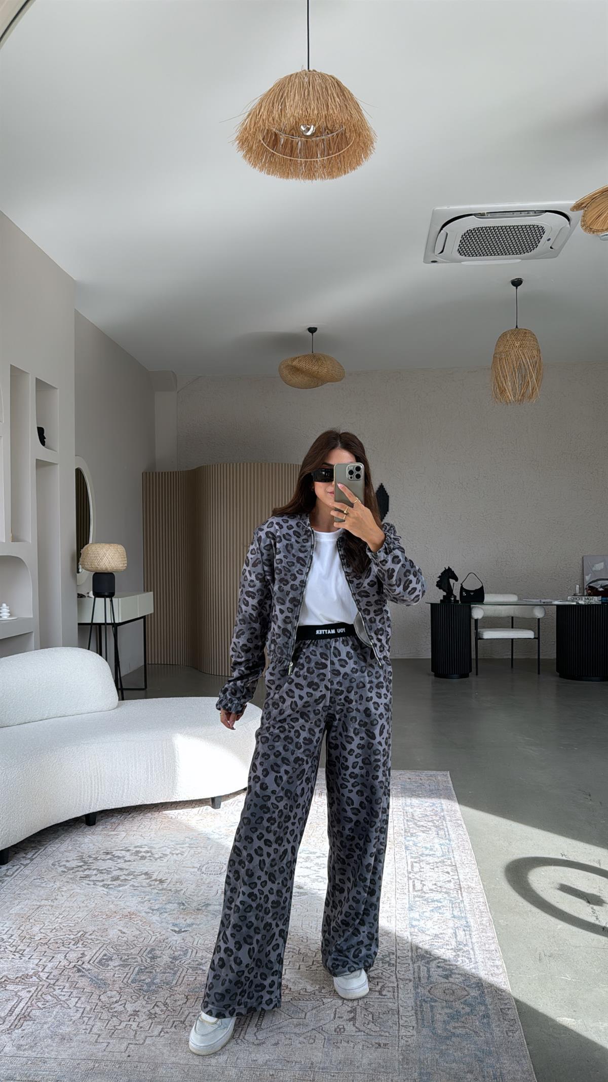 Gri Leopar Lastik Detaylı Takım