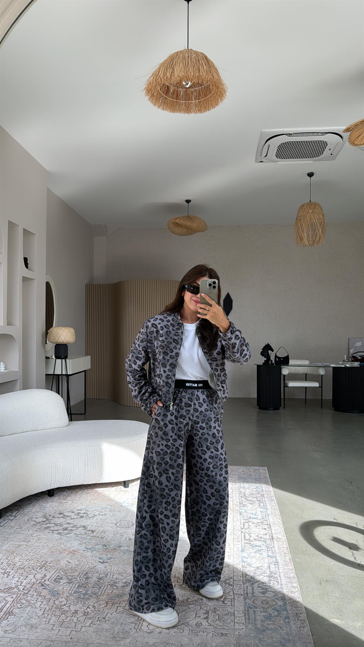 Gri Leopar Lastik Detaylı Takım