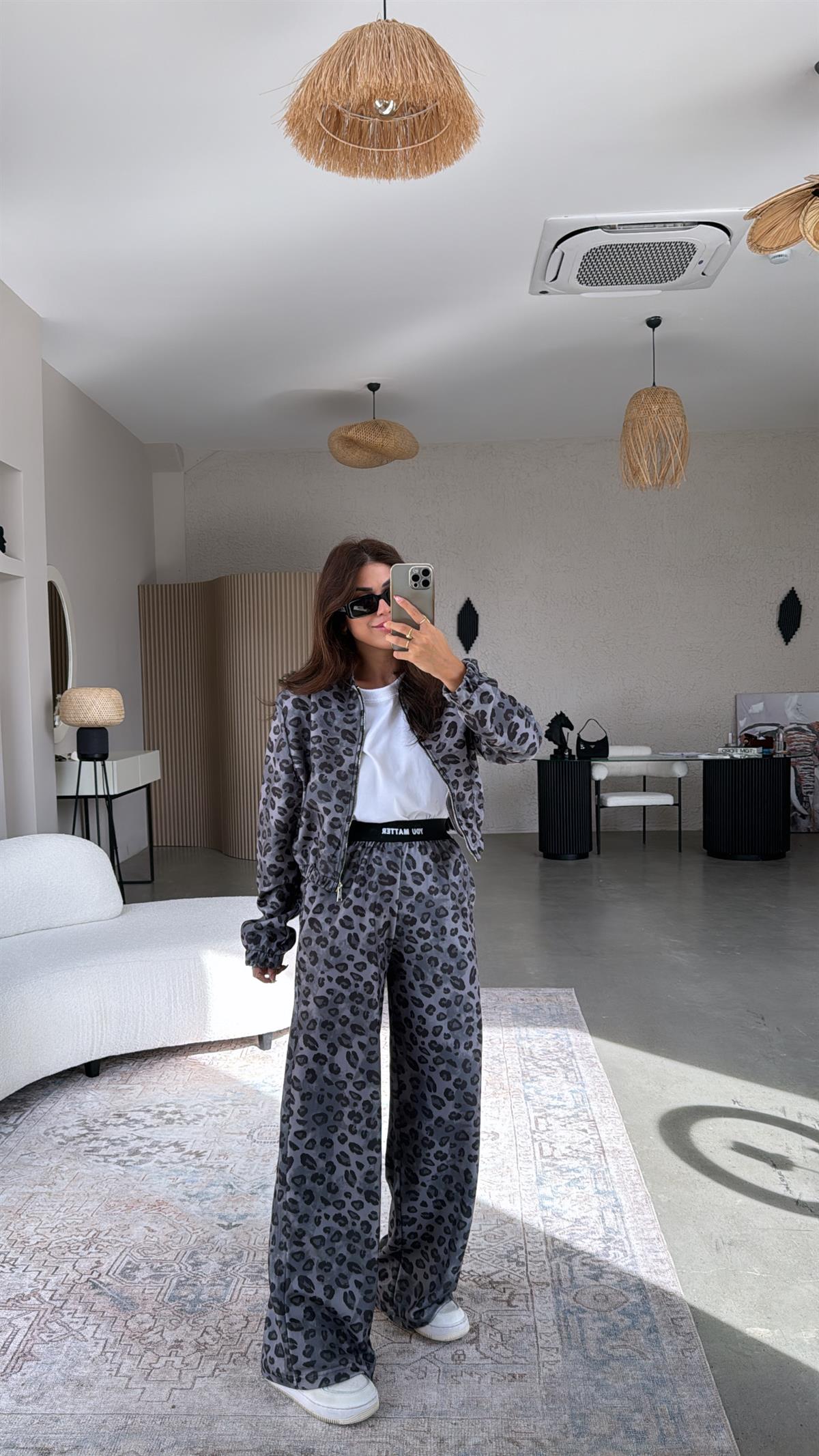 Gri Leopar Lastik Detaylı Takım