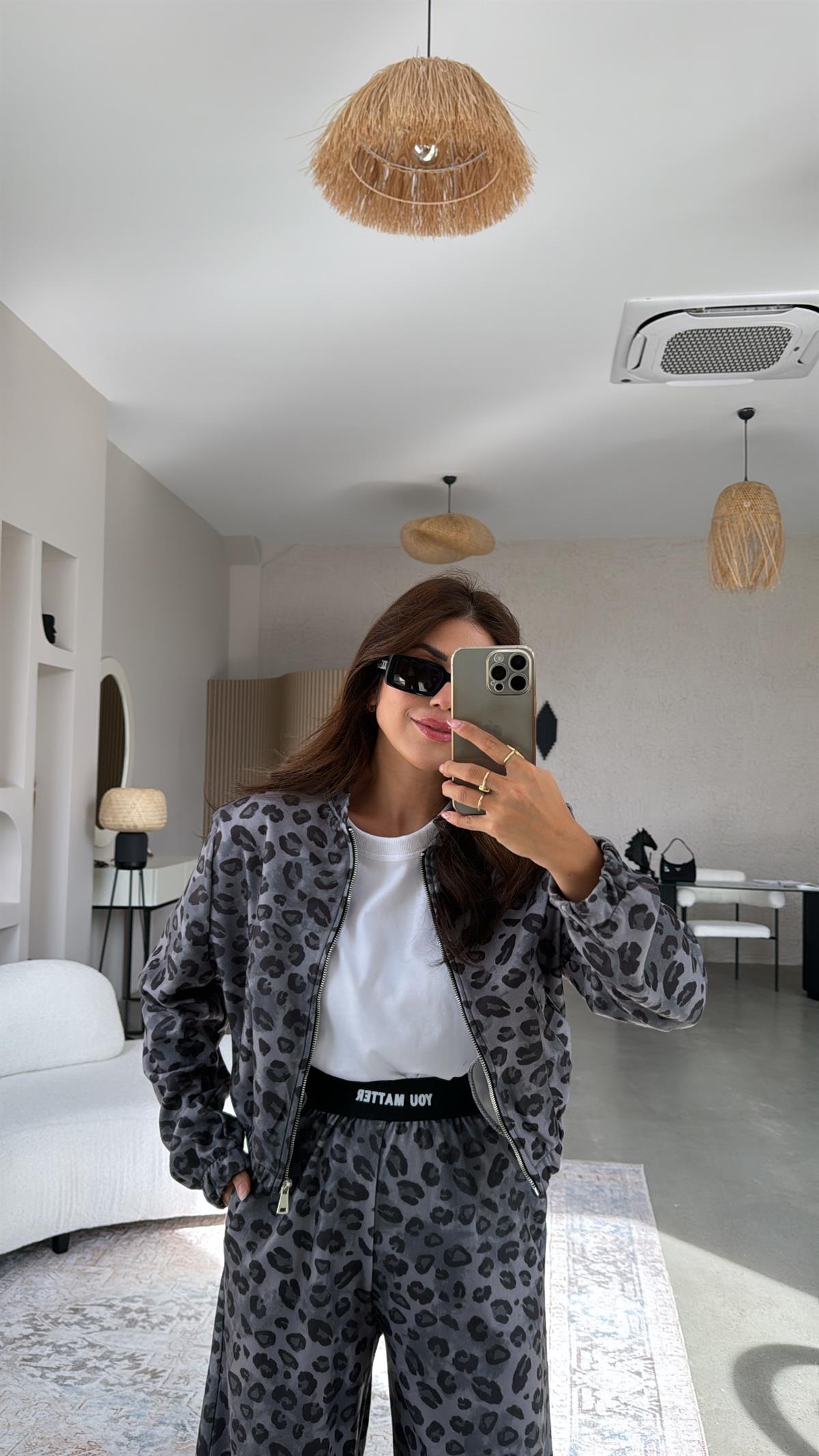 Gri Leopar Lastik Detaylı Takım