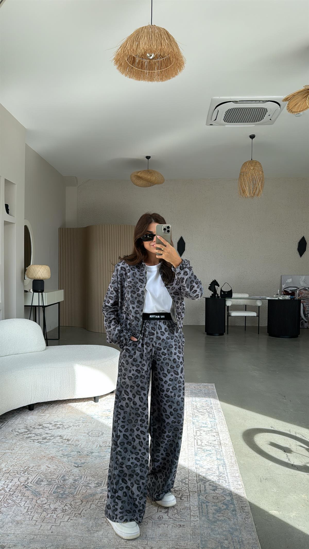 Gri Leopar Lastik Detaylı Takım