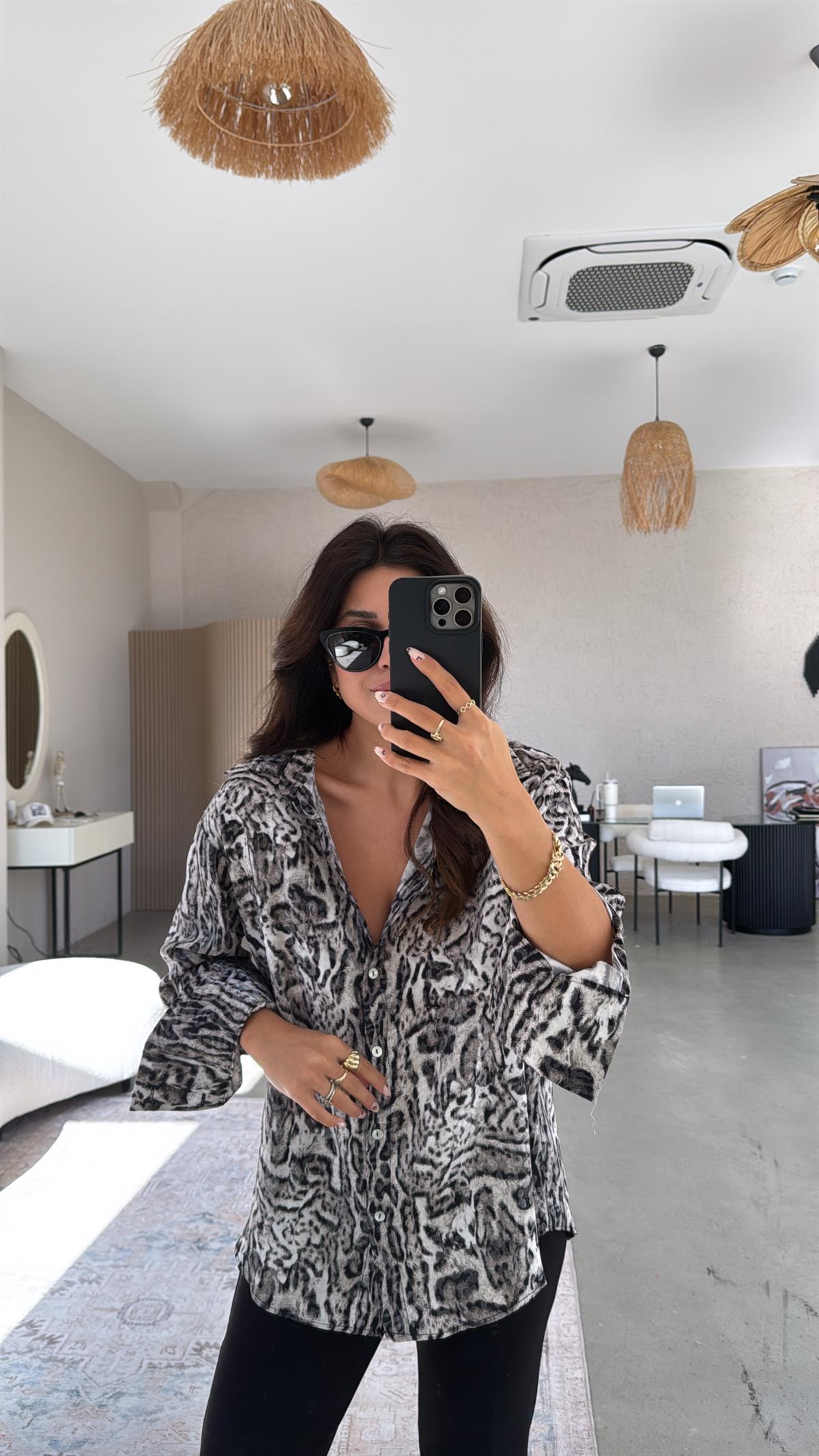 Gri Leopar Saten Gömlek