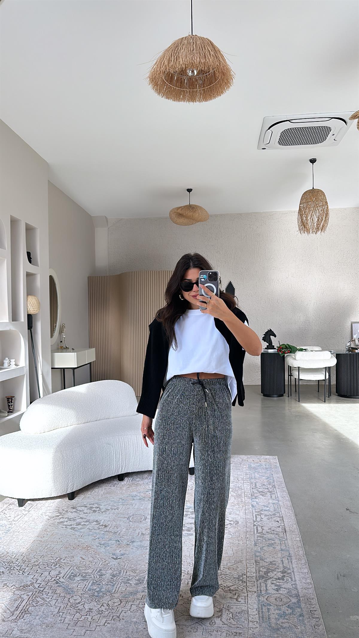 Gri Taşlı Ve Simli Likralı Pantolon