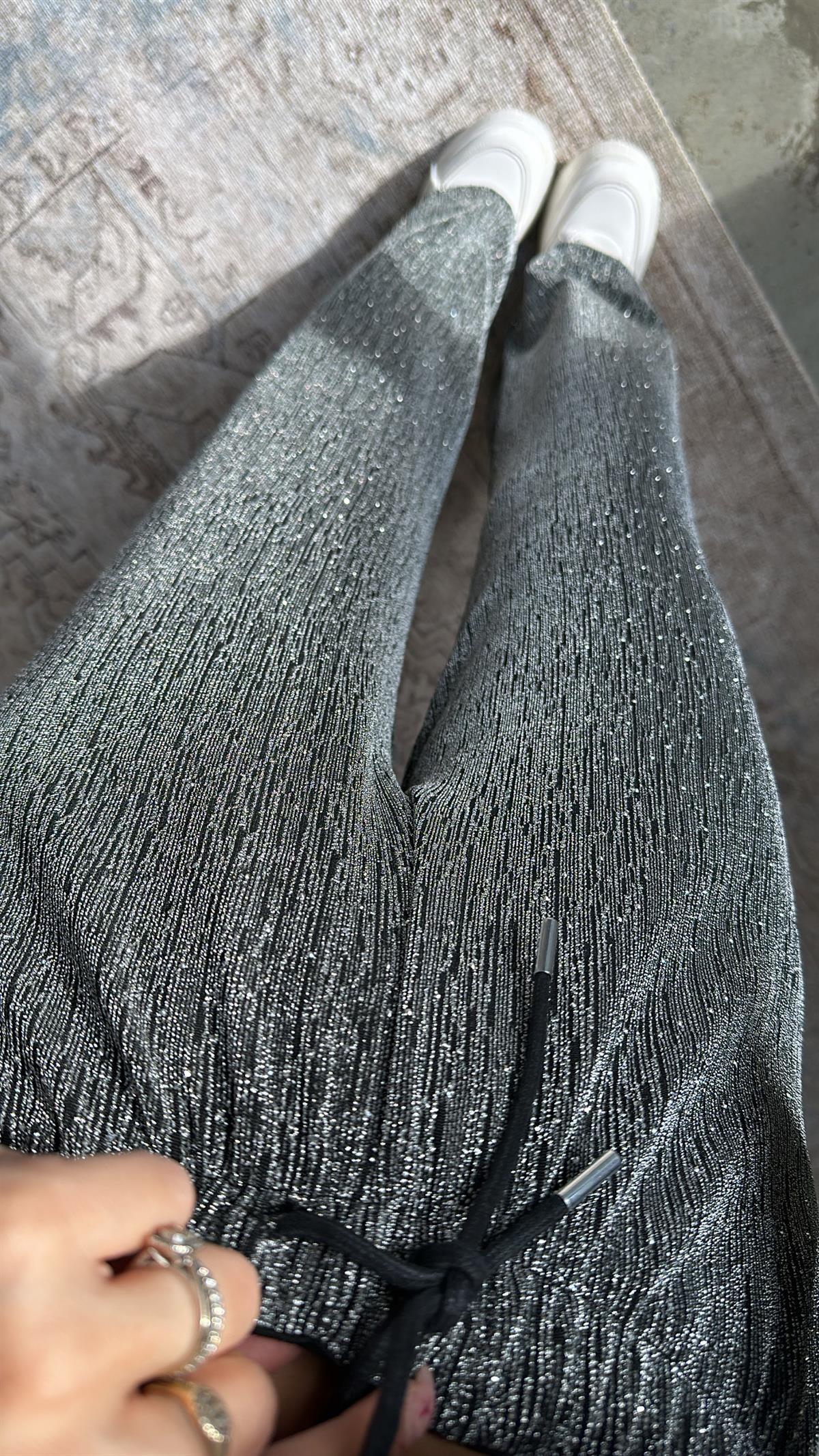 Gri Taşlı Ve Simli Likralı Pantolon