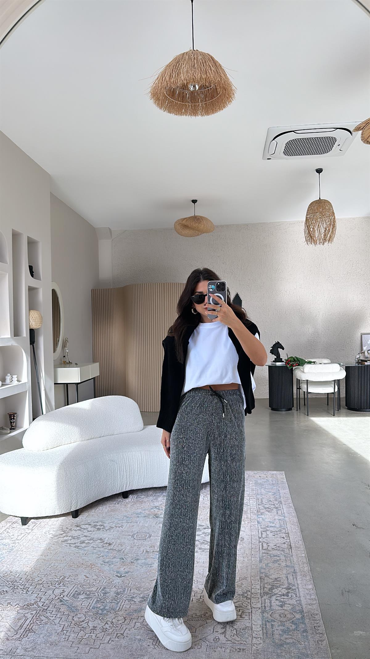 Gri Taşlı Ve Simli Likralı Pantolon