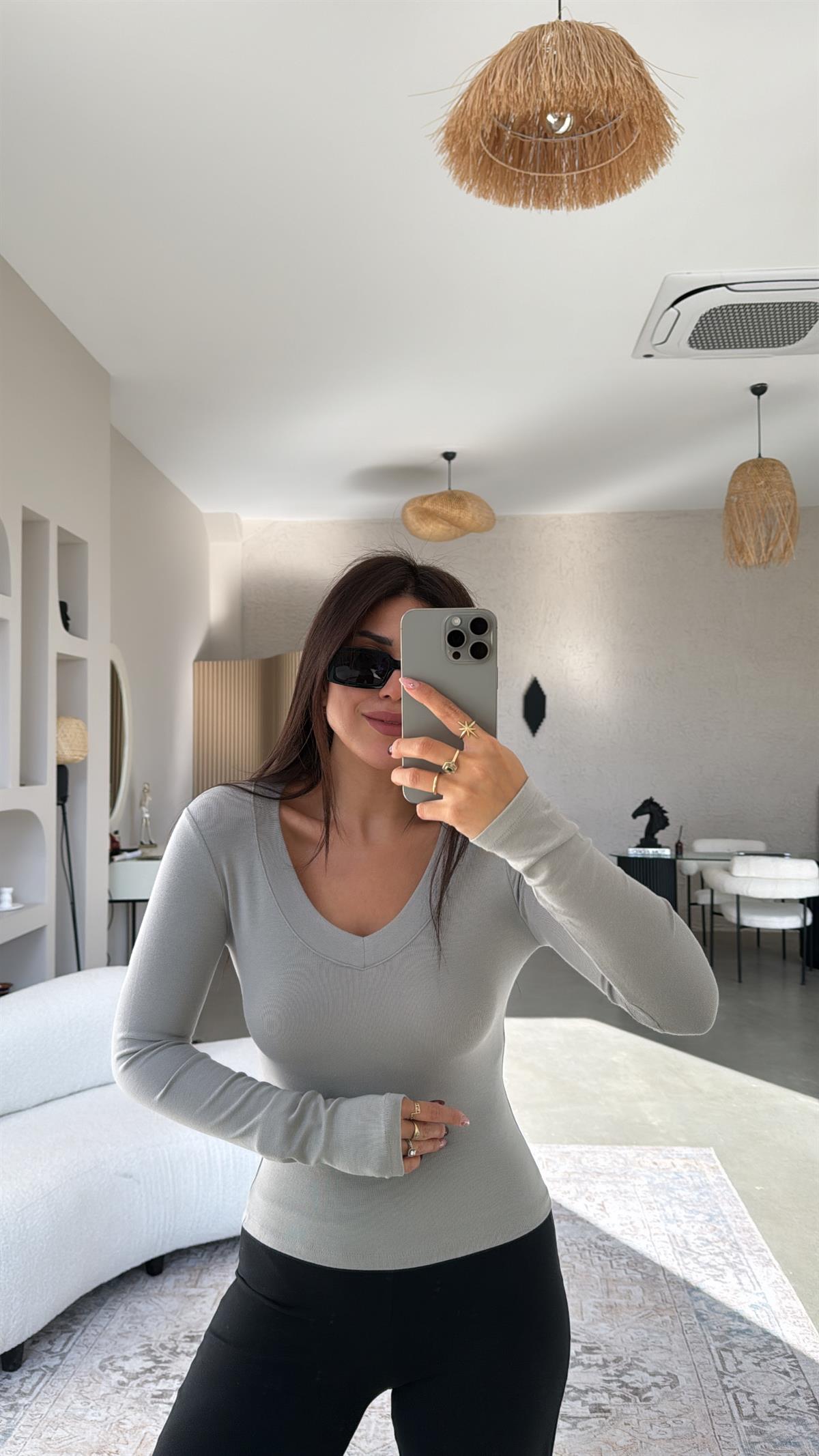 Gri V Yaka İthal Kumaş Body