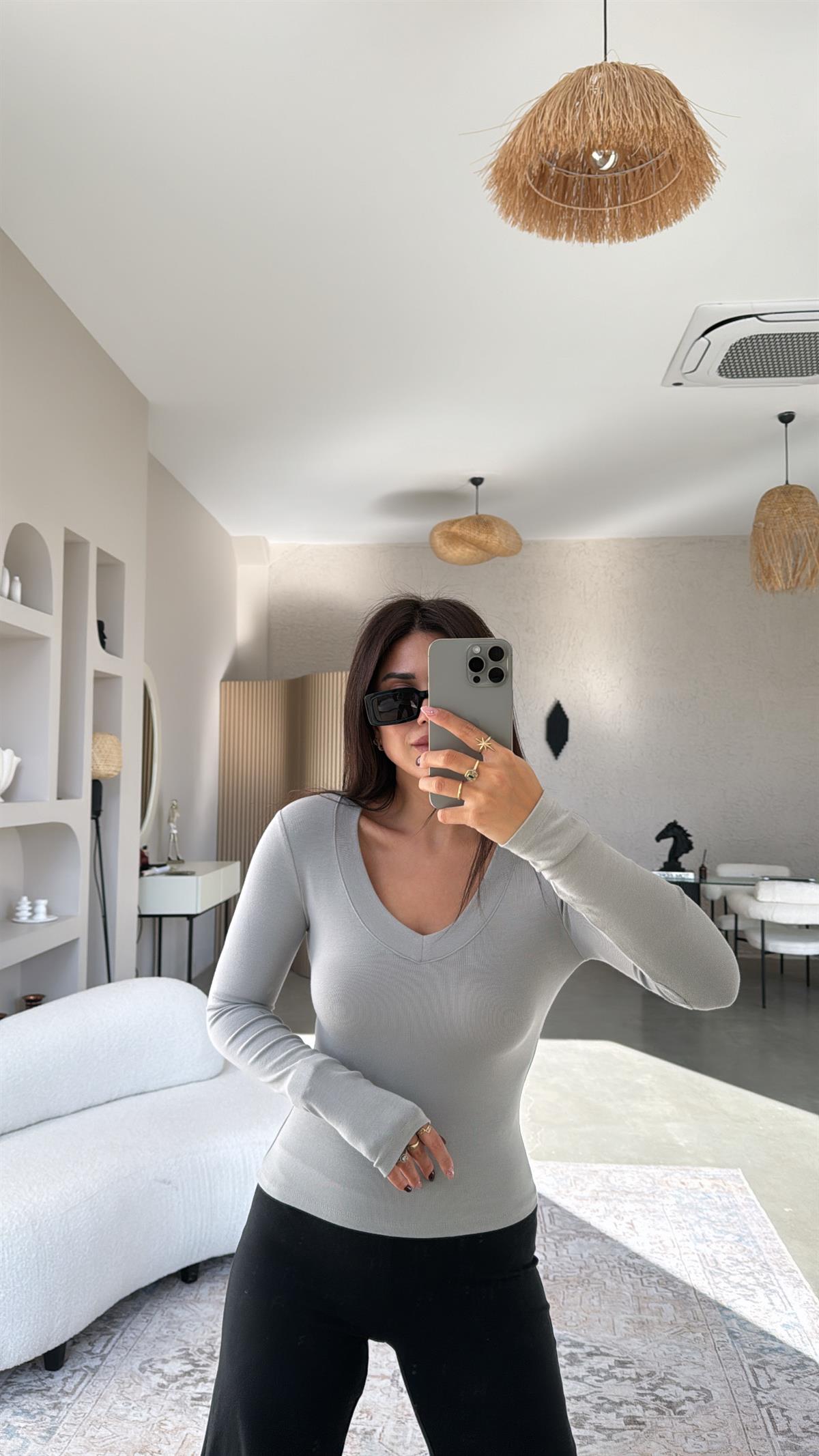 Gri V Yaka İthal Kumaş Body