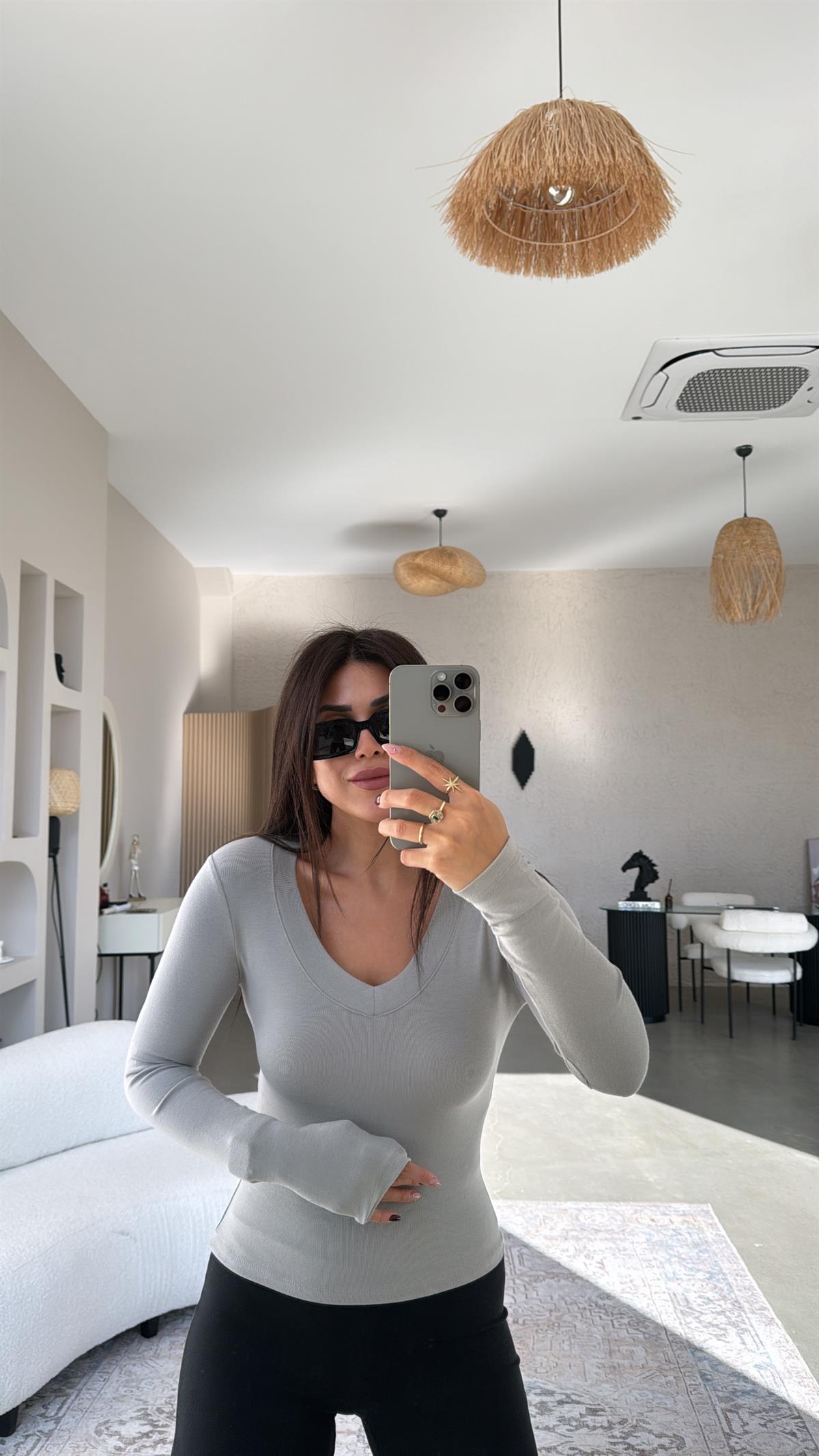 Gri V Yaka İthal Kumaş Body