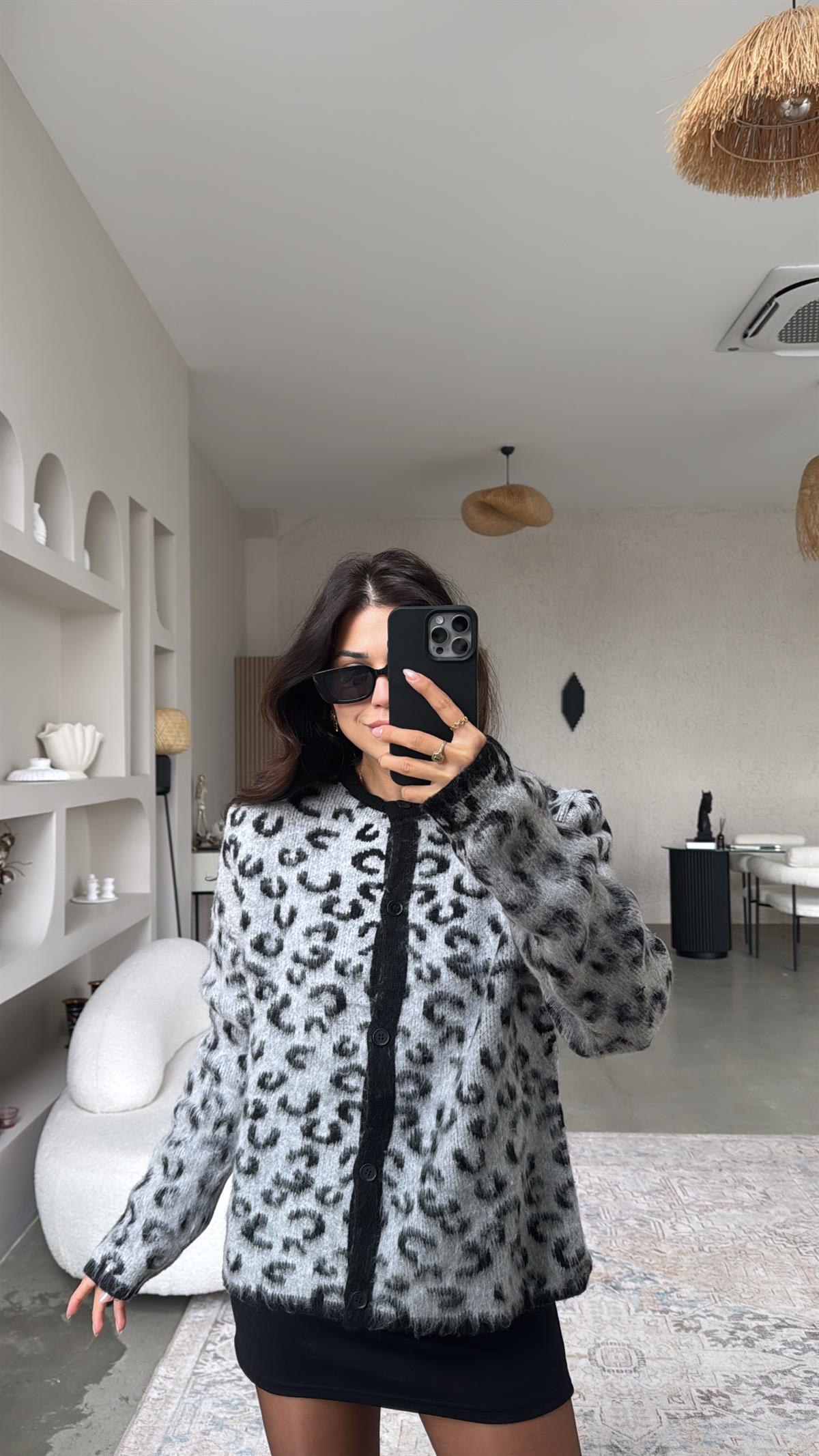 Gri Yumoş Leopar Hırka