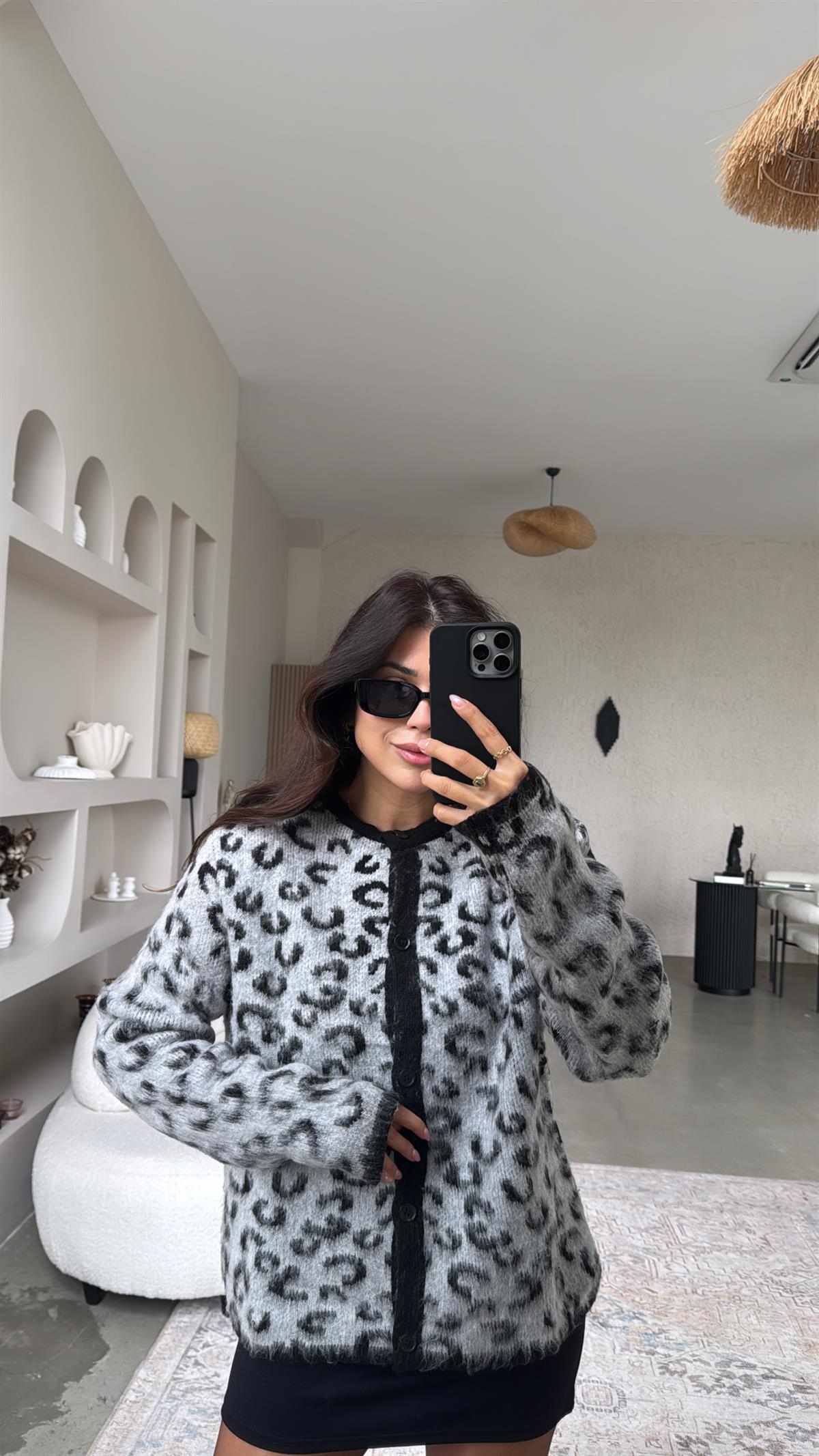 Gri Yumoş Leopar Hırka