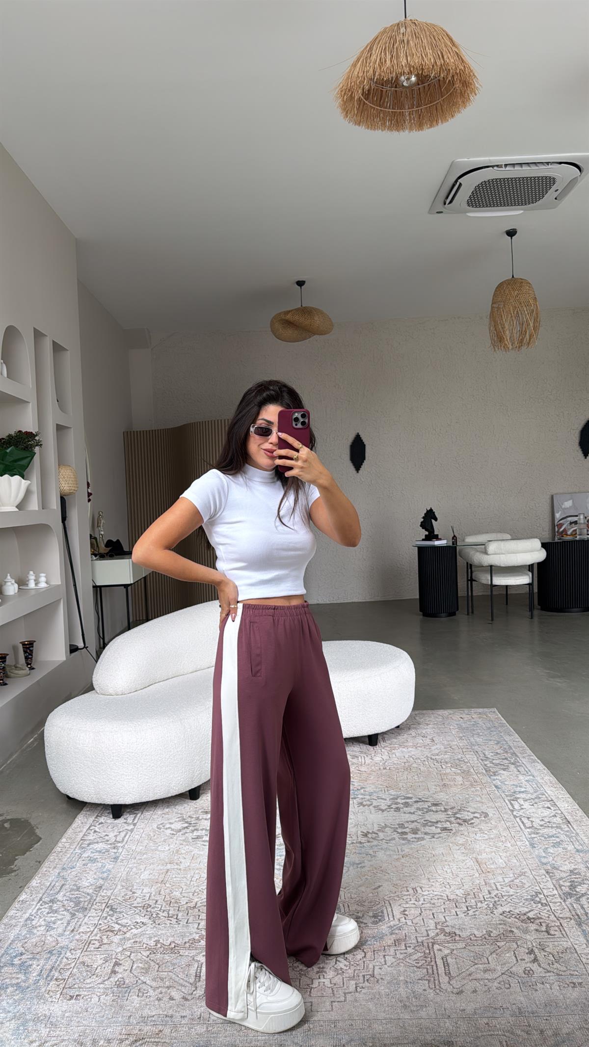 Gülkurusu Şeritli Paçası Yırtmaçlı Eşofman