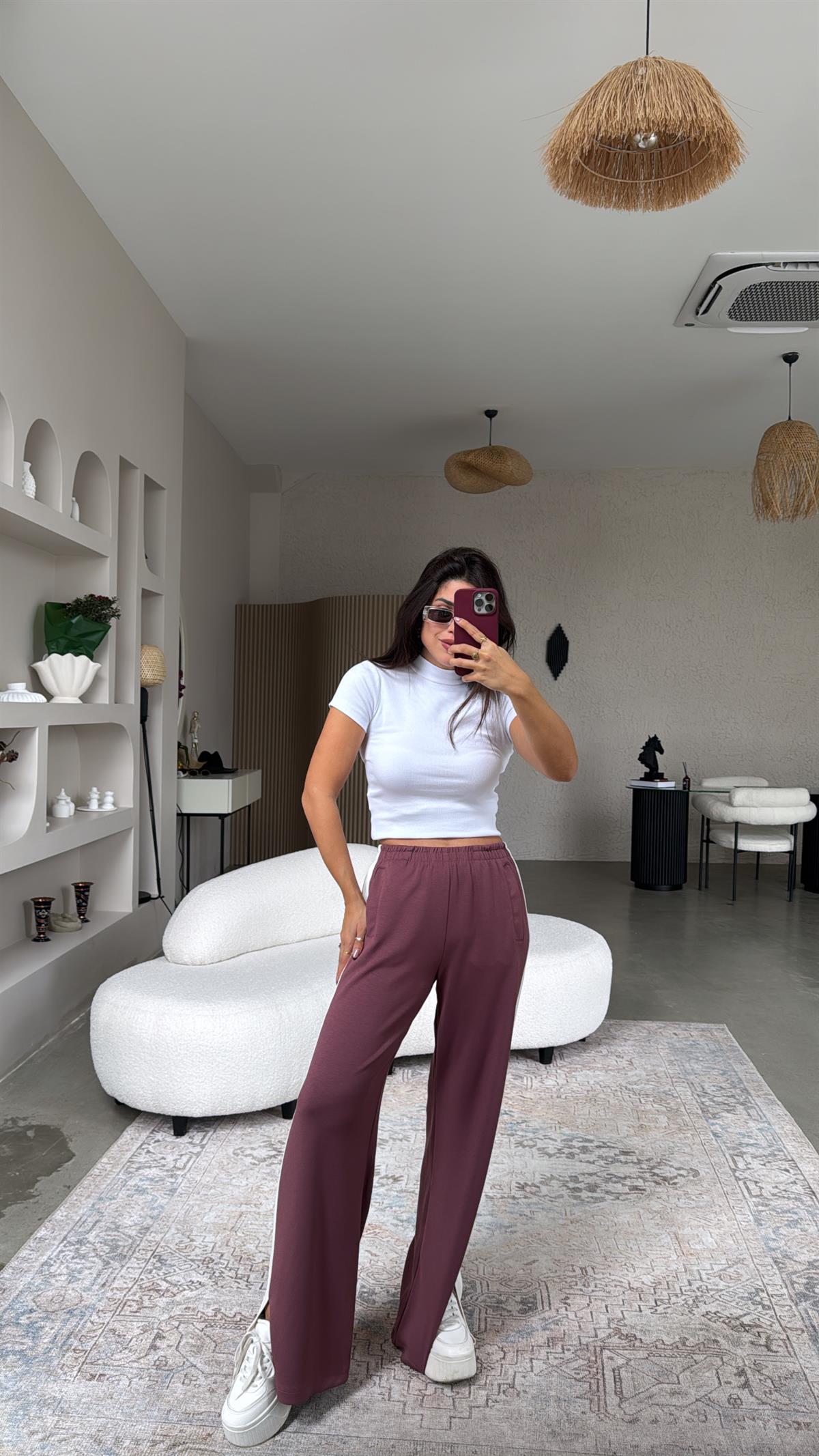 Gülkurusu Şeritli Paçası Yırtmaçlı Eşofman