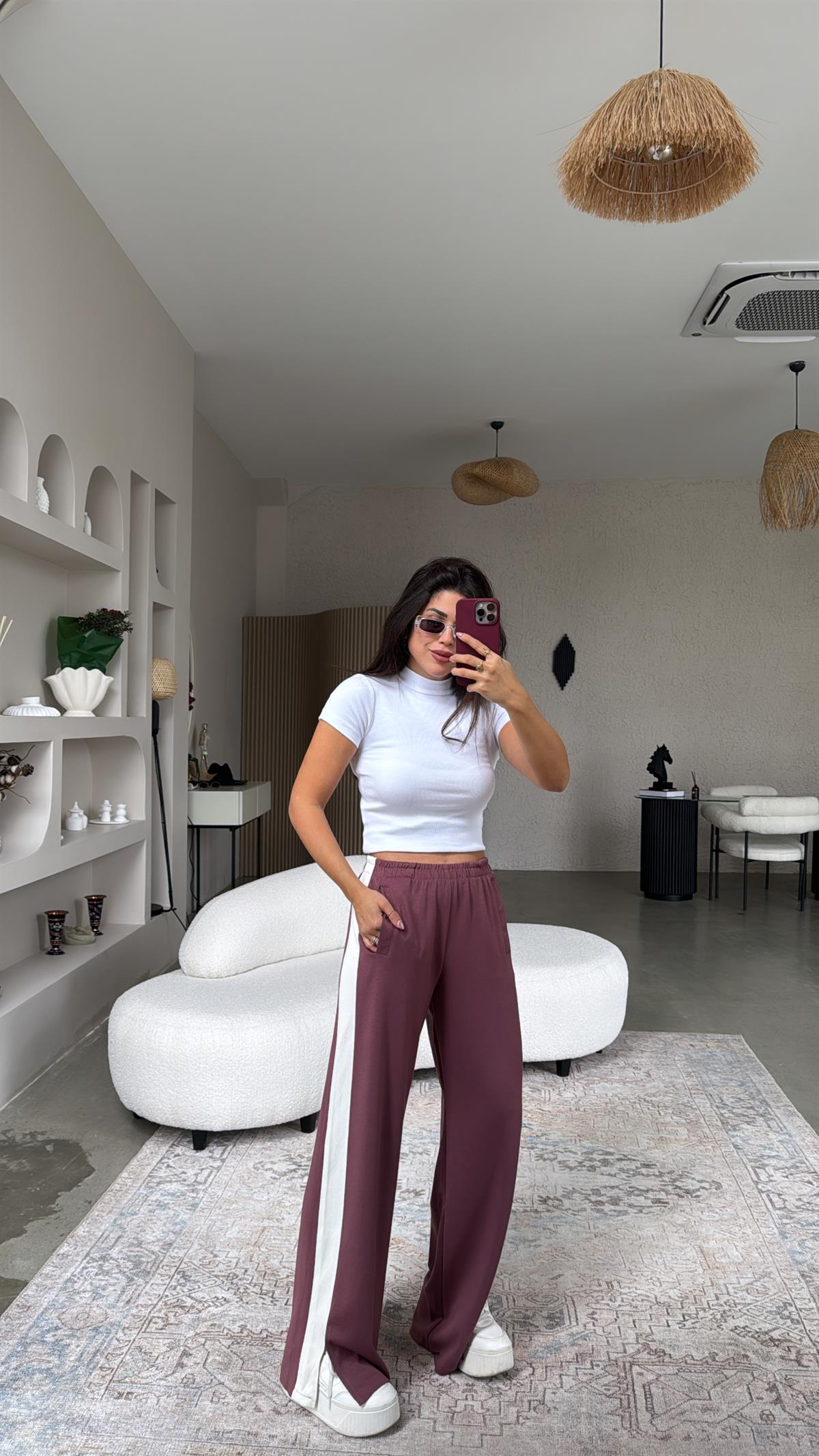 Gülkurusu Şeritli Paçası Yırtmaçlı Eşofman