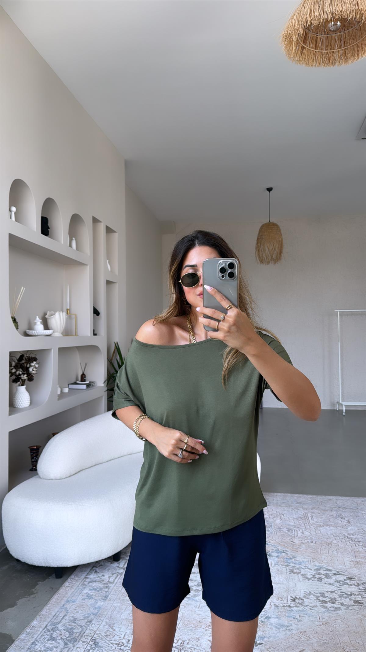 Haki Kayık Yaka Pyr Tshirt