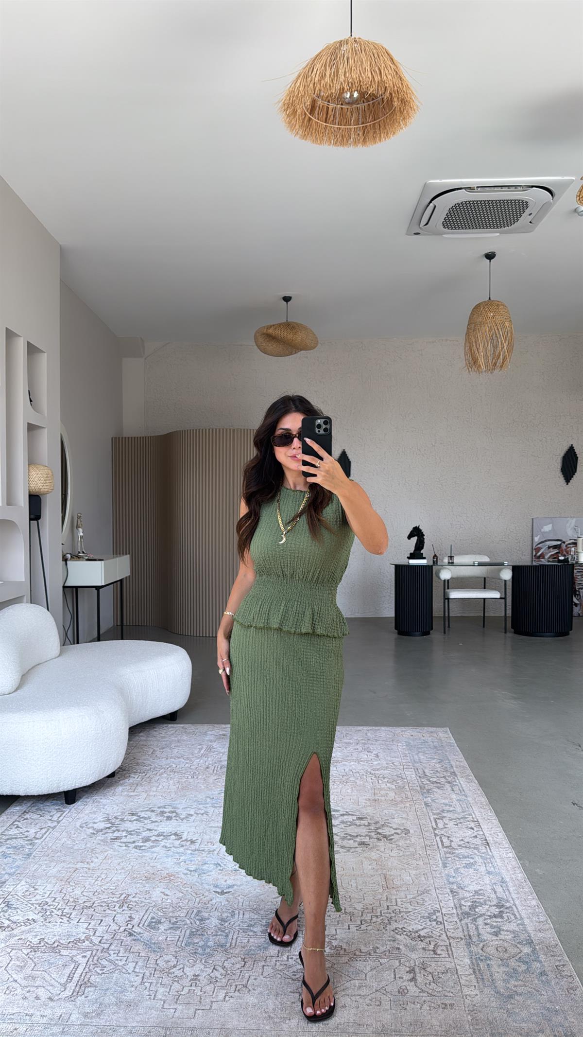 Haki Yırtmaç Etekli Bluzlu Gofre Takım