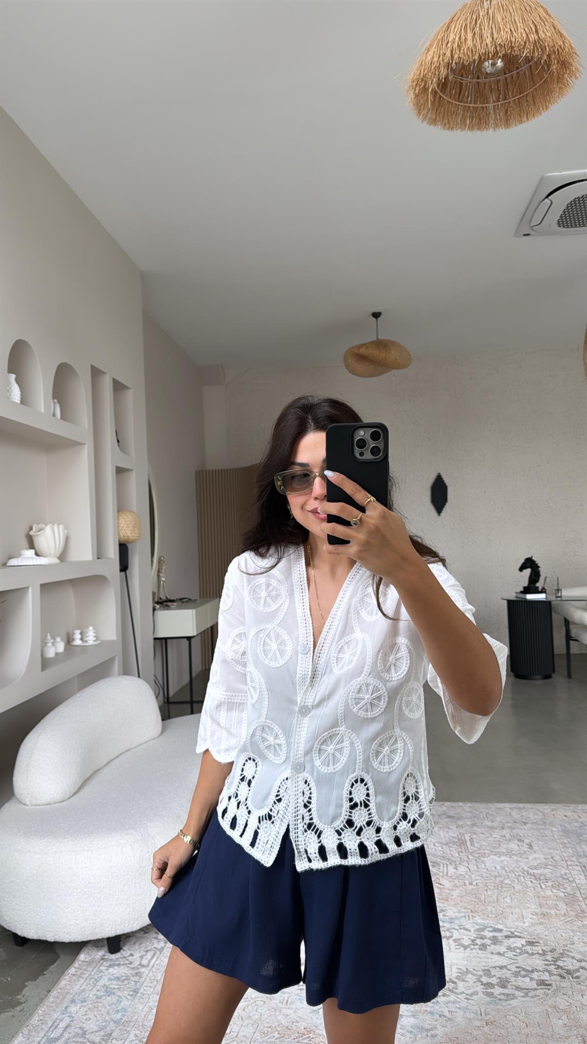 İşlemeli Beyaz Gömlek