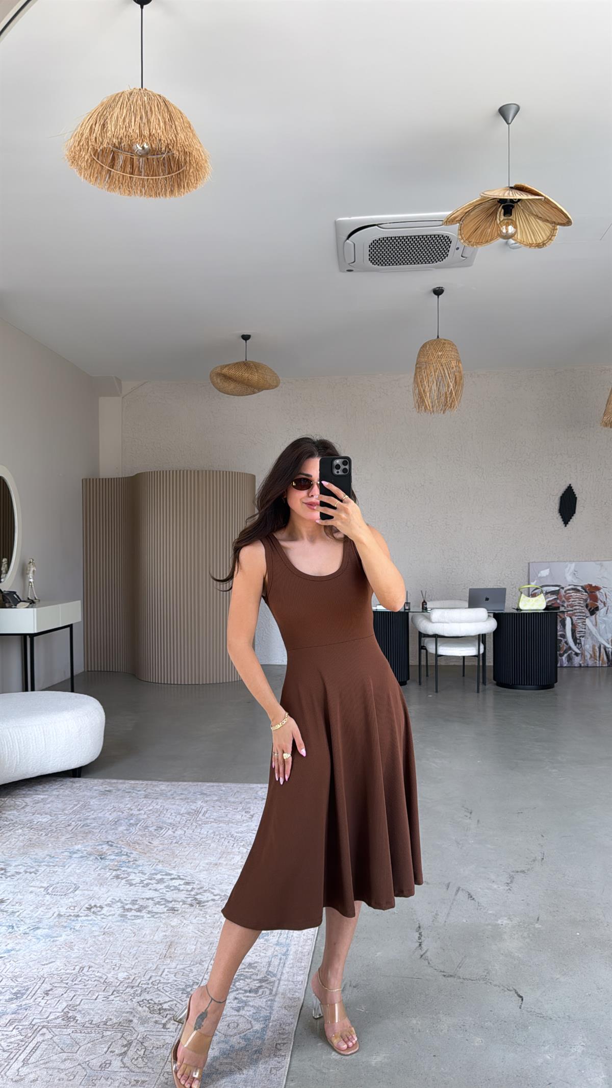 Kahverengi Askılı Kaşkorse Elbise