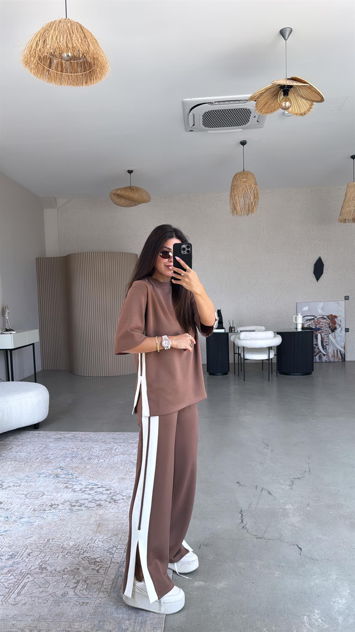 Kahverengi Çift Şeritli Yırtmaçlı Modal Takım