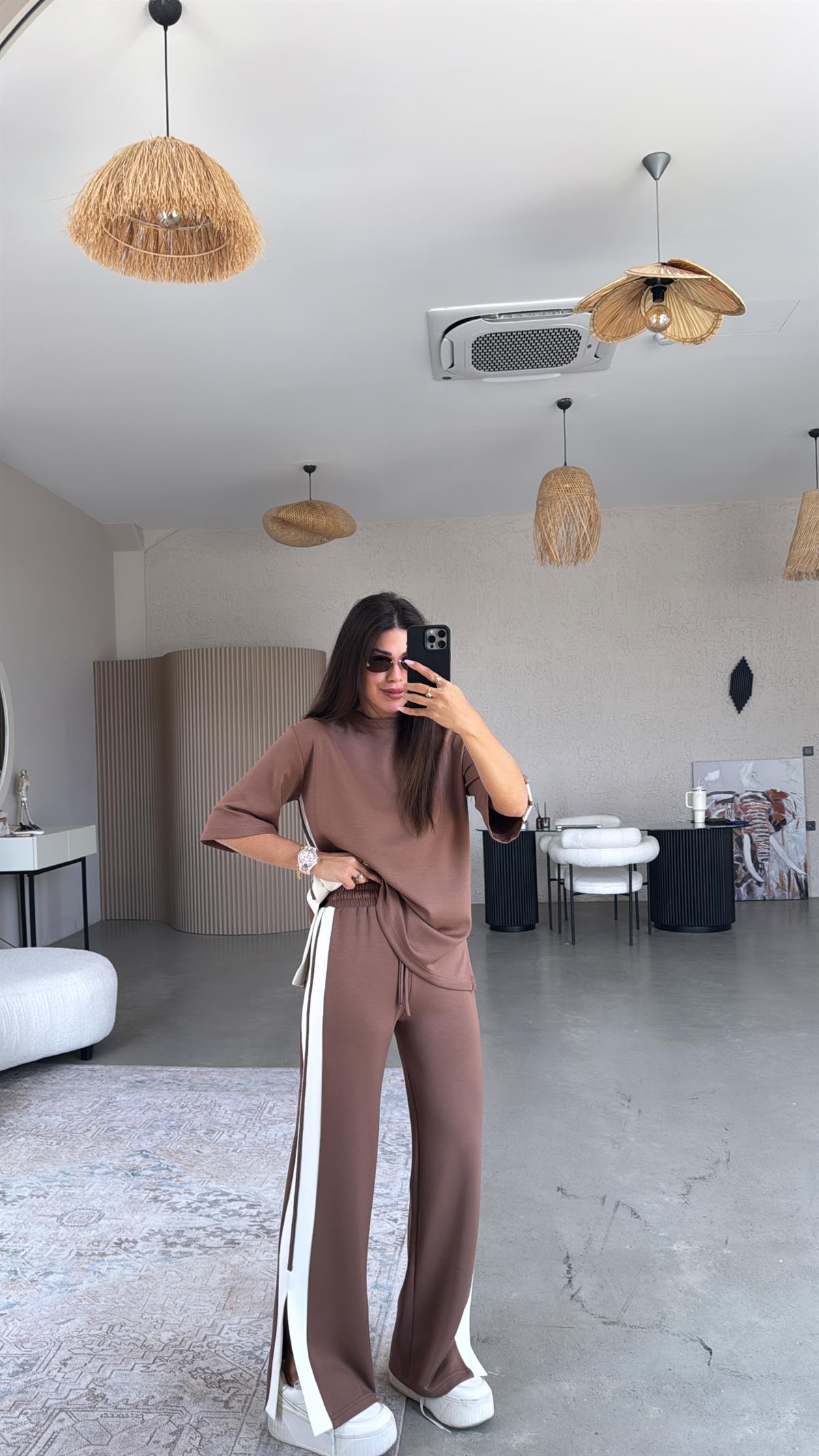 Kahverengi Çift Şeritli Yırtmaçlı Modal Takım