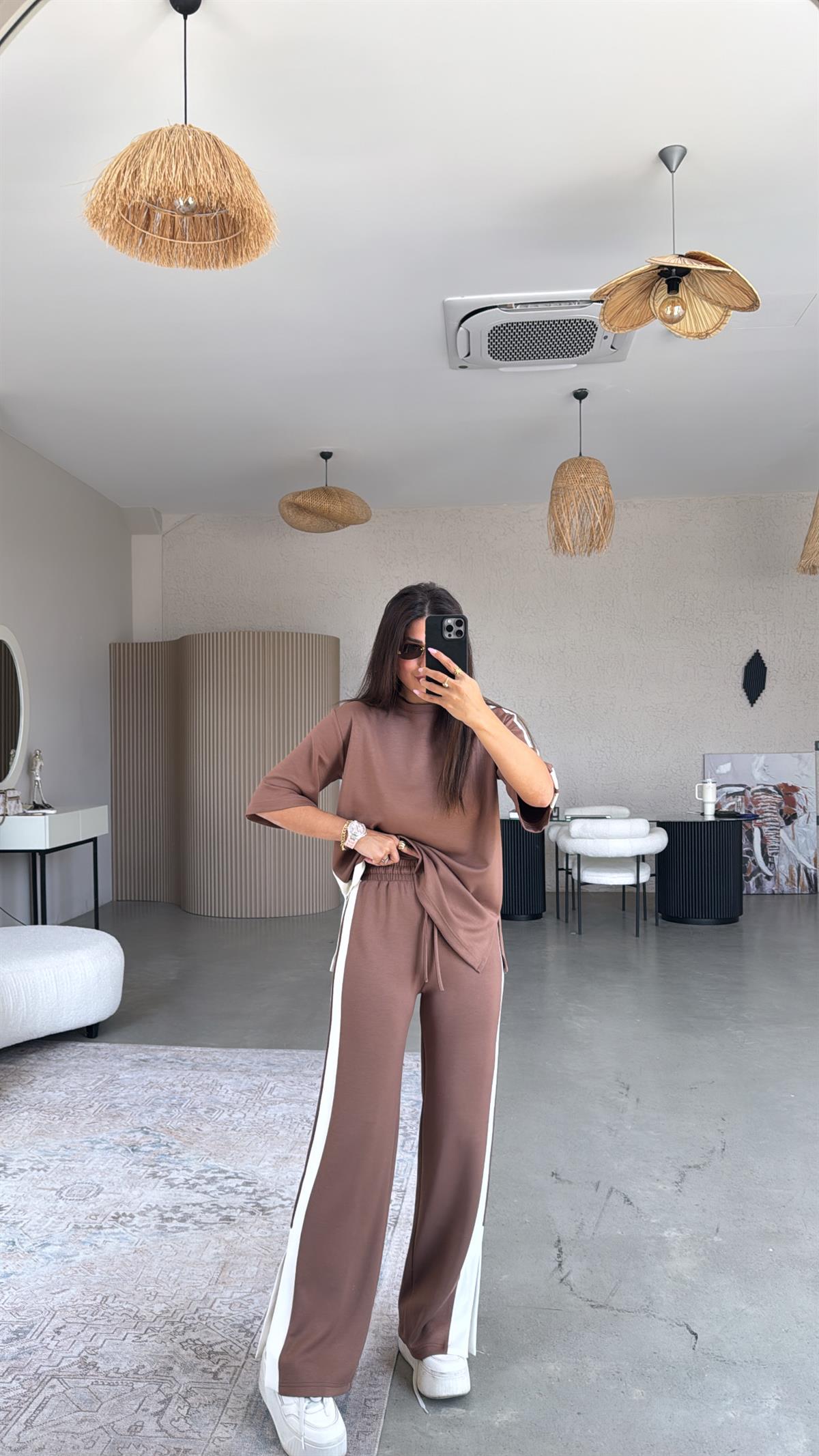 Kahverengi Çift Şeritli Yırtmaçlı Modal Takım