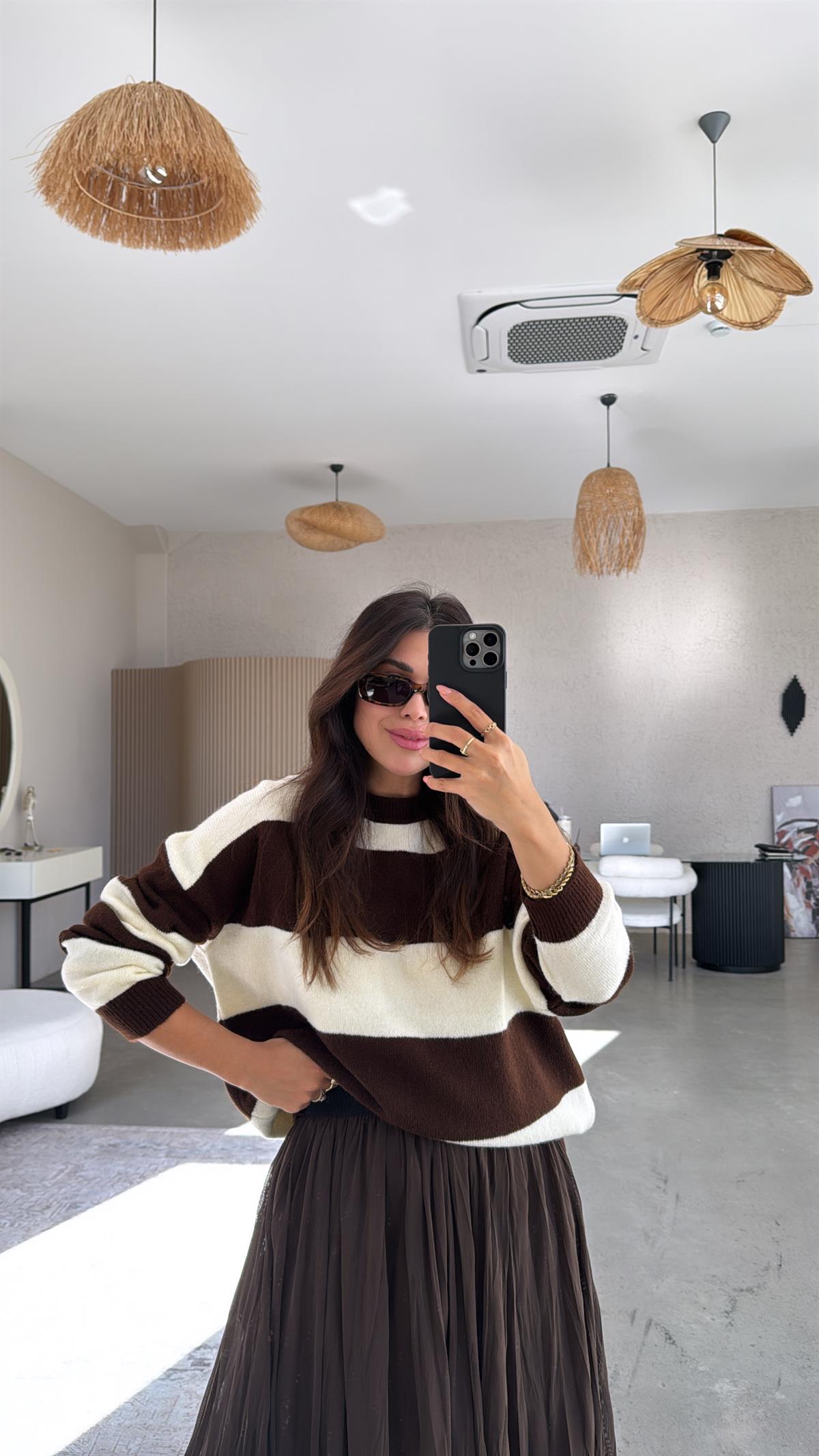 Kahverengi Çizgili Yumoş Bisiklet Yaka Basic Kazak