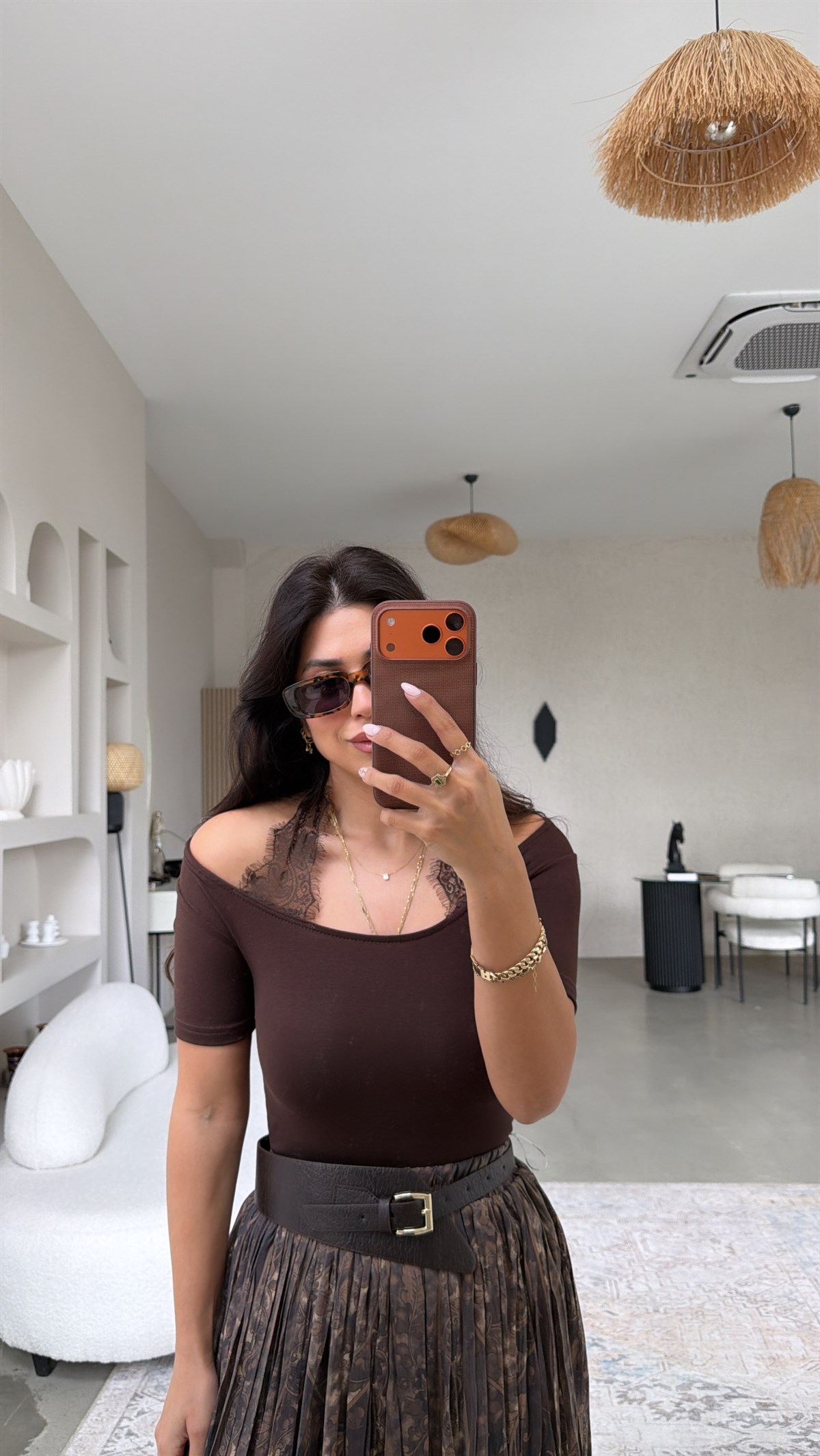 Kahverengi Dantel Boyundan Geçme Detaylı Modal Bluz