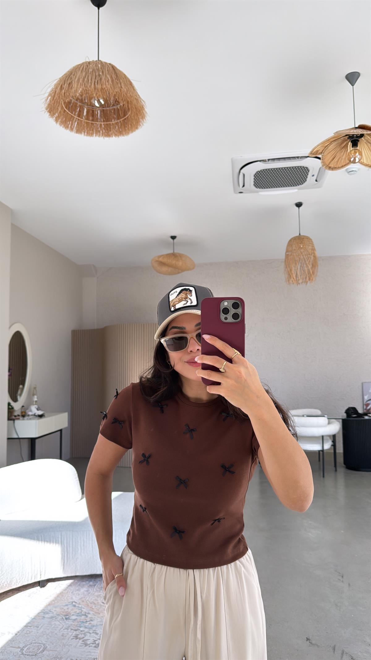 Kahverengi Fiyonk Detaylı Tshirt