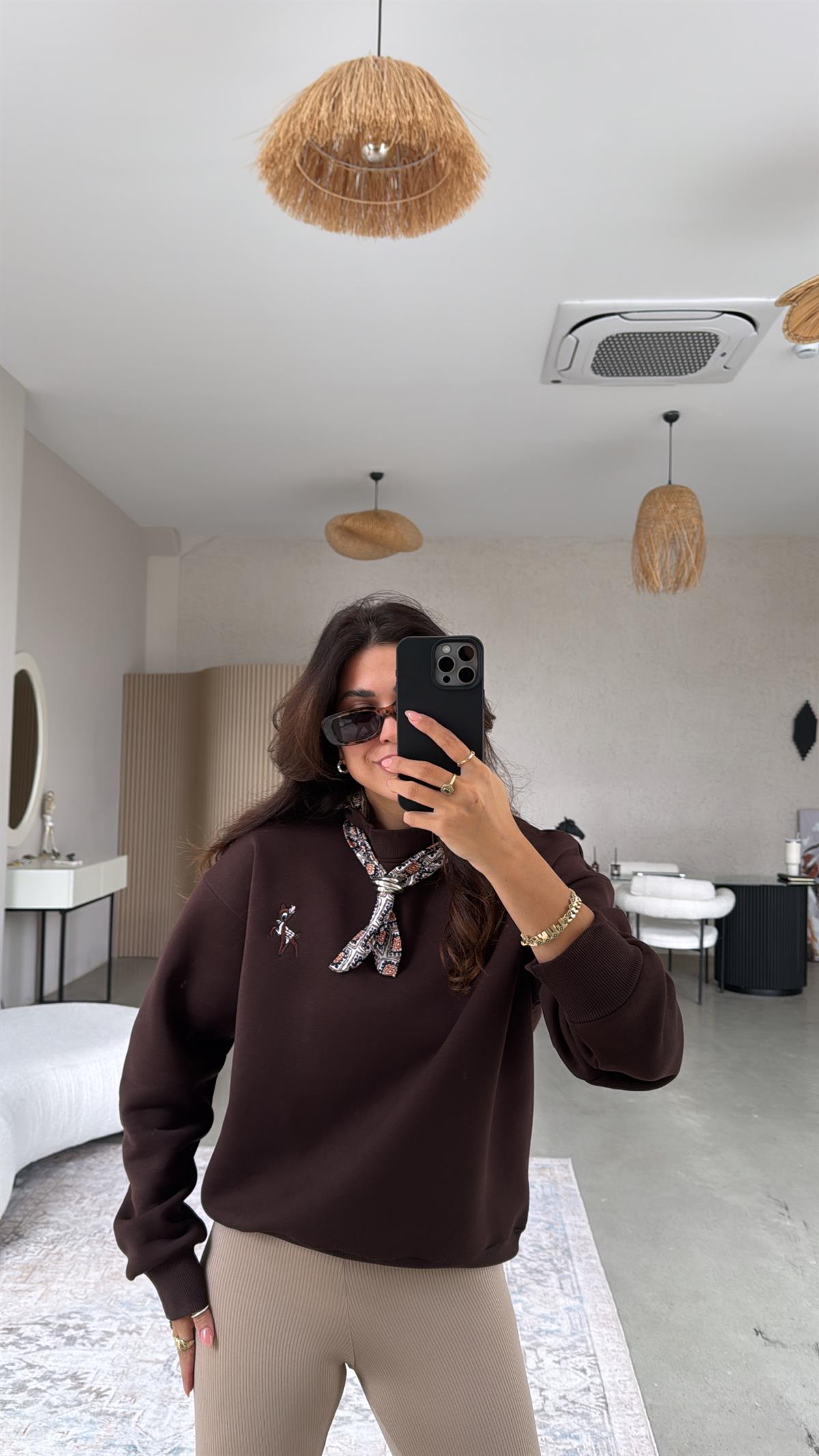 Kahverengi Fular Detaylı Üç İplik Şardonlu Sweatshirt