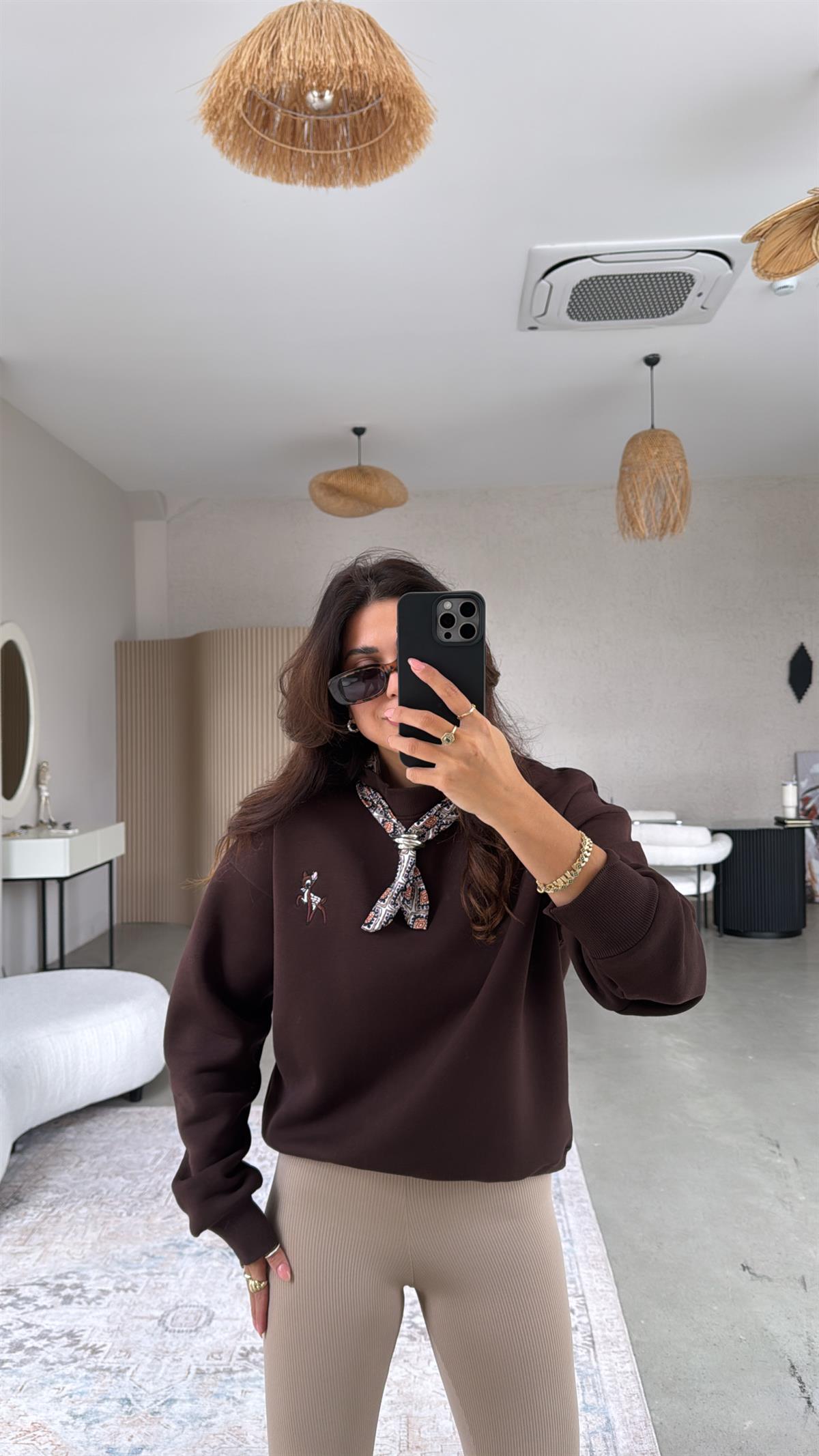 Kahverengi Fular Detaylı Üç İplik Şardonlu Sweatshirt